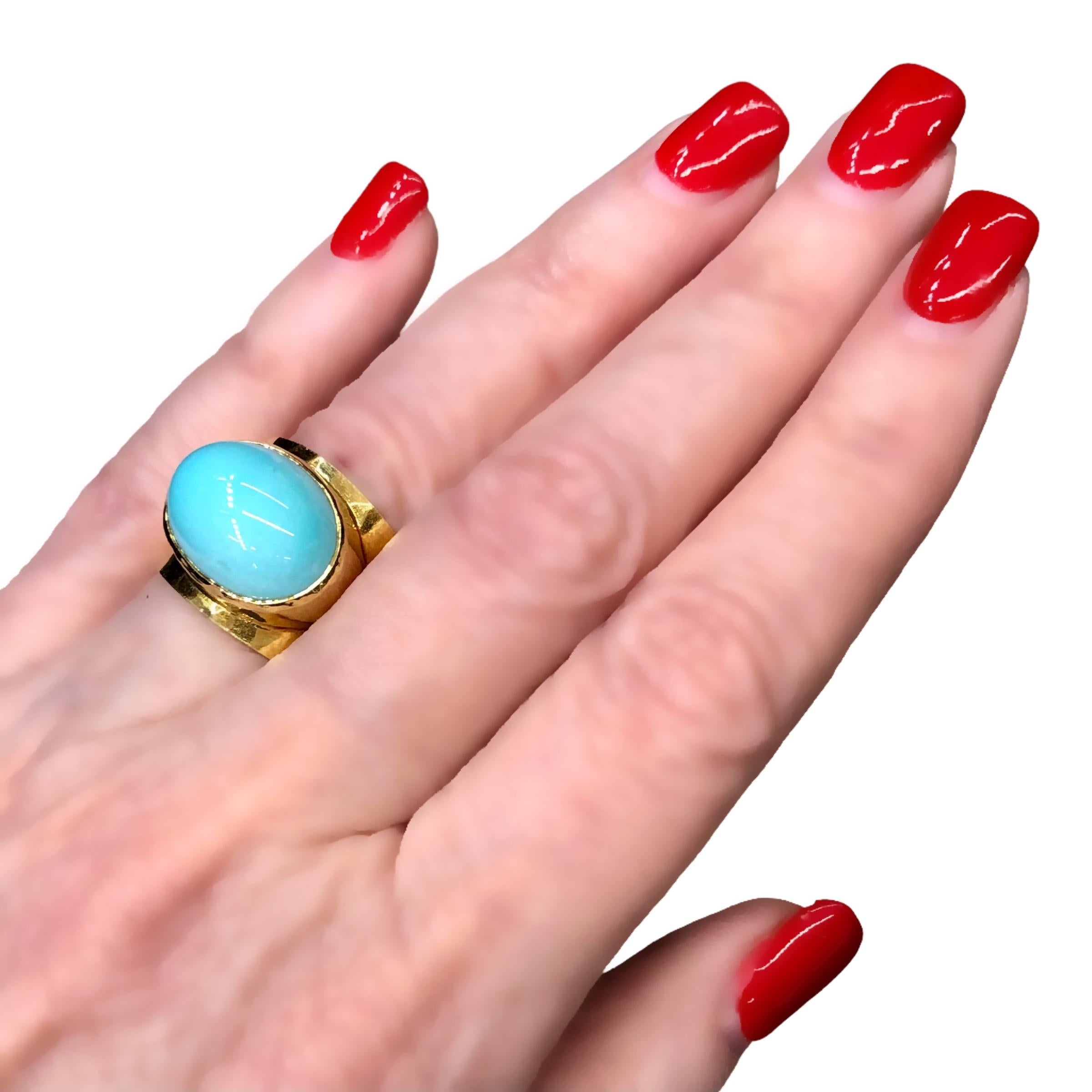 Hammered 18K Yellow Gold Cigar Band Ring with Center Oval Turquoise For Sale 5