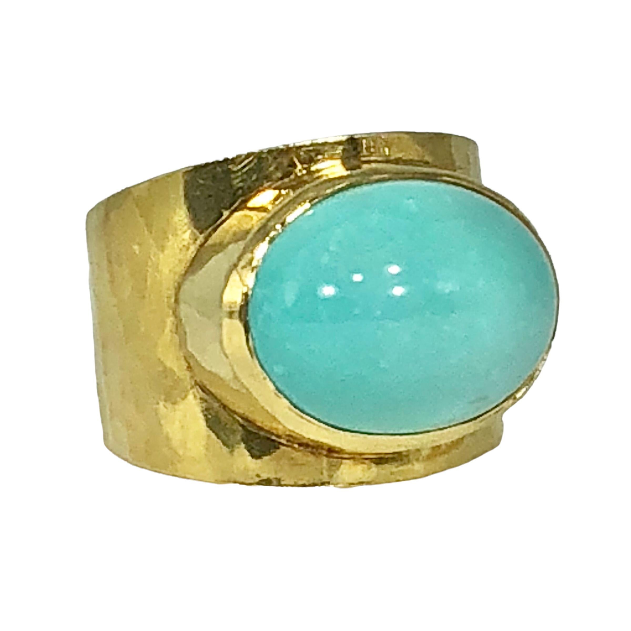 Artisan Hammered 18K Yellow Gold Cigar Band Ring with Center Oval Turquoise For Sale