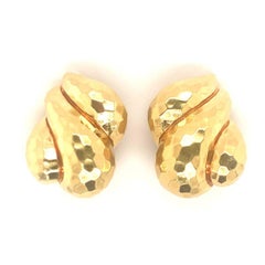 Clip per orecchie in oro giallo 18 carati martellato di Henry Dunay, circa anni '70