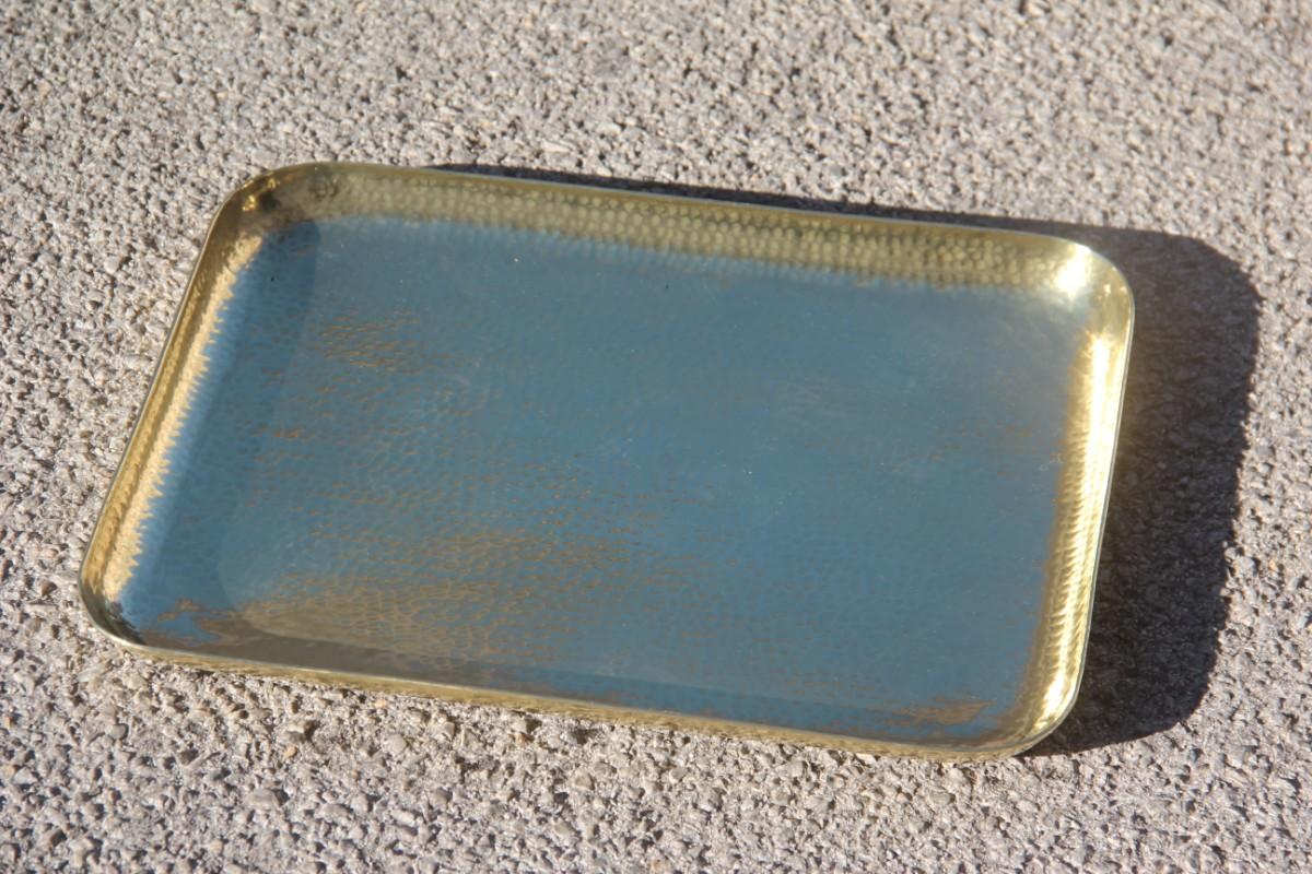 Hammered and hand-worked rectangular tray in polished brass 1970s Italian design.