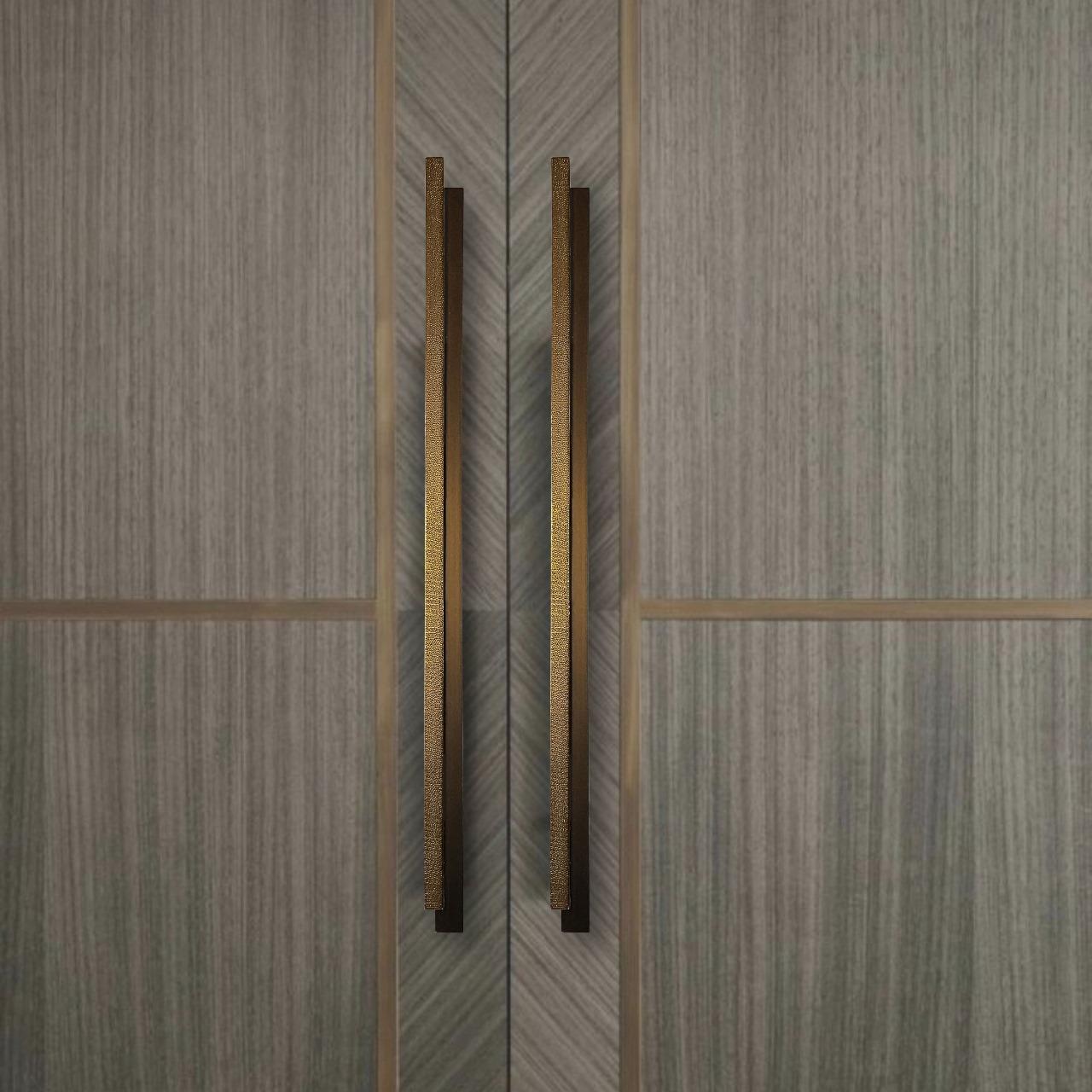 Tirador de puerta de latón martillado y patinado 78 cm Colección Art Déco Marroquí en venta