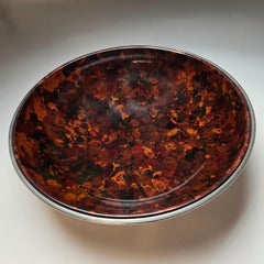 Schale aus gehämmertem und durchbrochenem Zinn mit marmoriertem Bakelitbezug und Marmoriertem Deckel, englisch C 1930