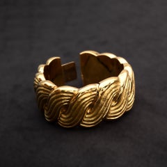 Breites Armband aus gehämmertem und poliertem 18-karätigem Gelbgold