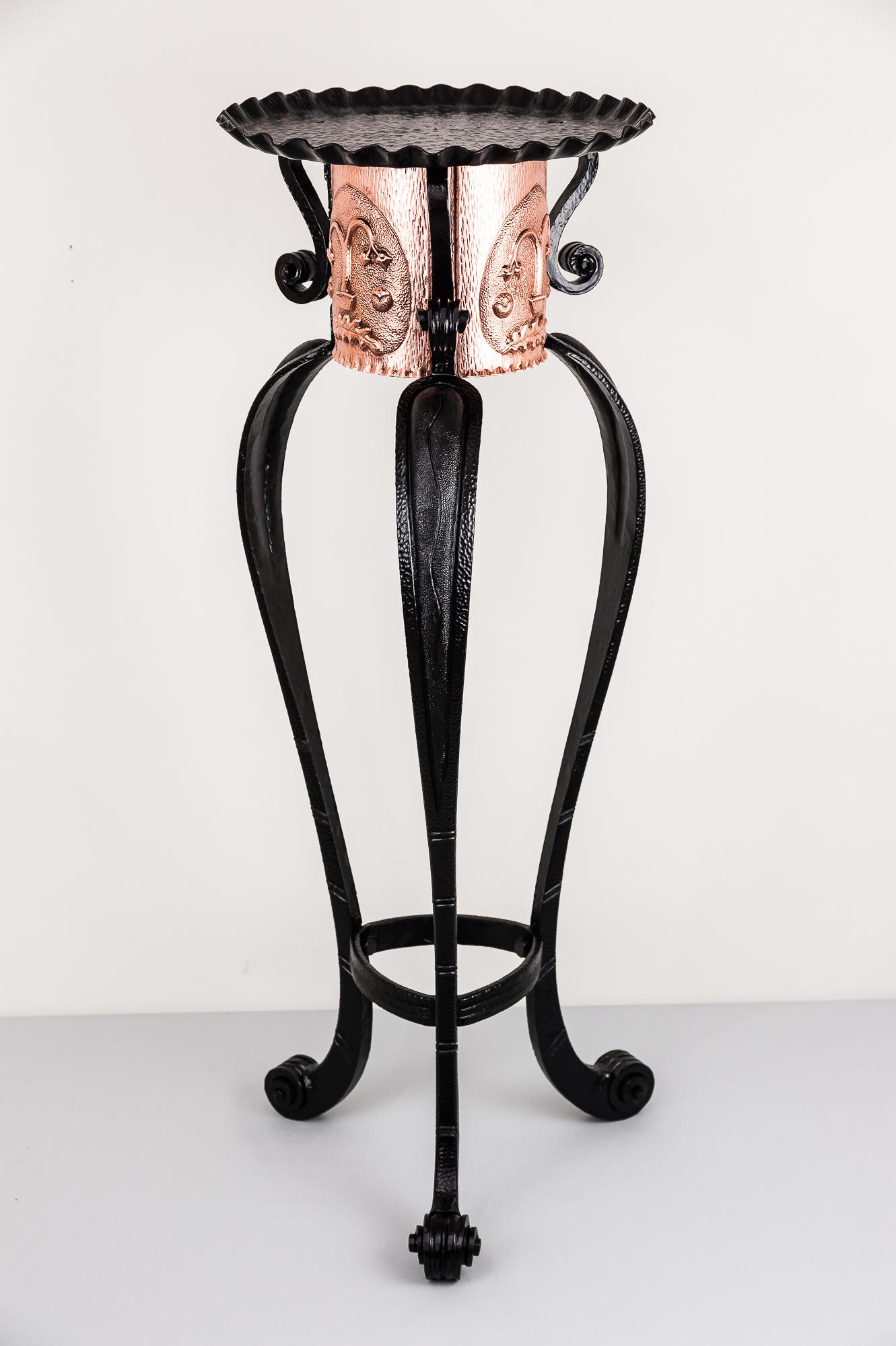 Hammered Art Deco Flower Table Stand, circa 1920s 8