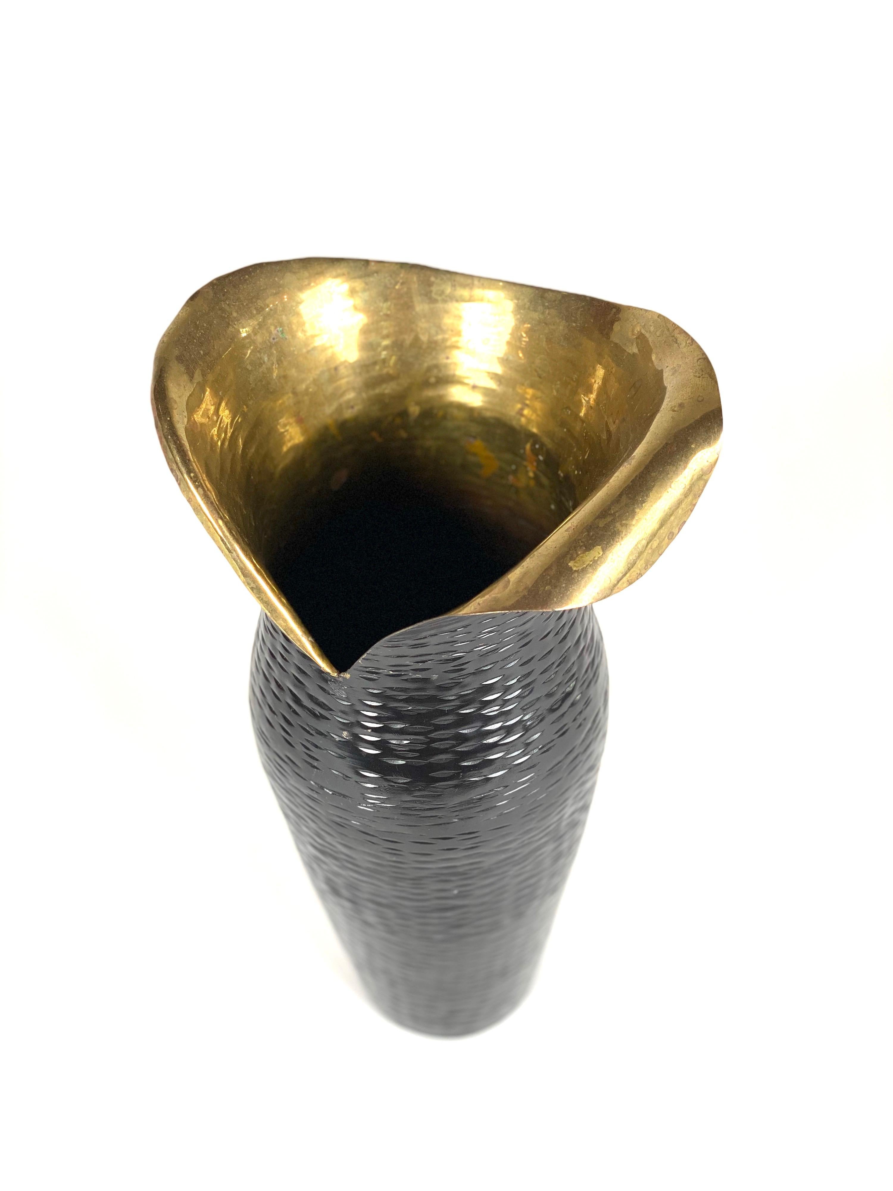 Hammered Black Brass Vase (Messing)