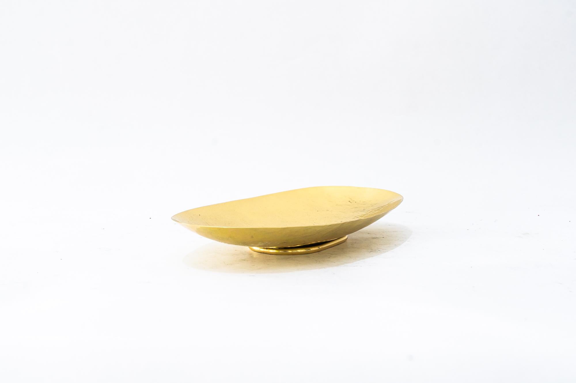 Hammered brass bowl around 1950s
Polished and stove enameled