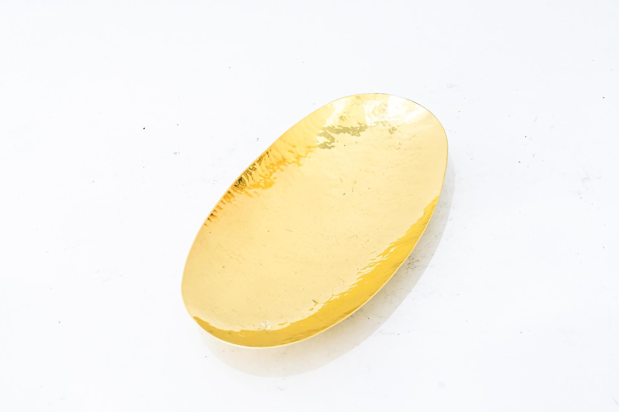 Mid-Century Modern Hammered brass bowl around 1950s For Sale