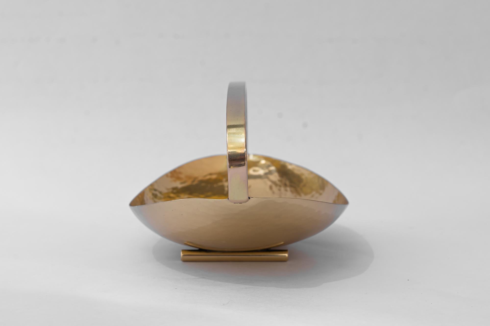 Early 20th Century Hammered brass bowl vienna around 1920s For Sale
