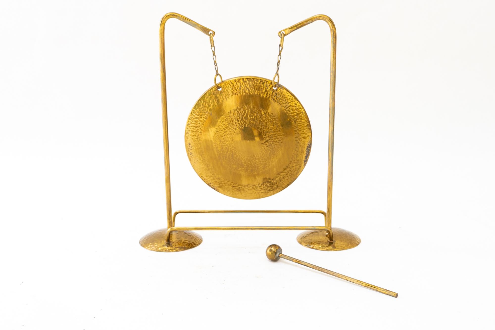 Gong da pranzo in ottone martellato del 1950 circa
Condizioni originali
Patina originale