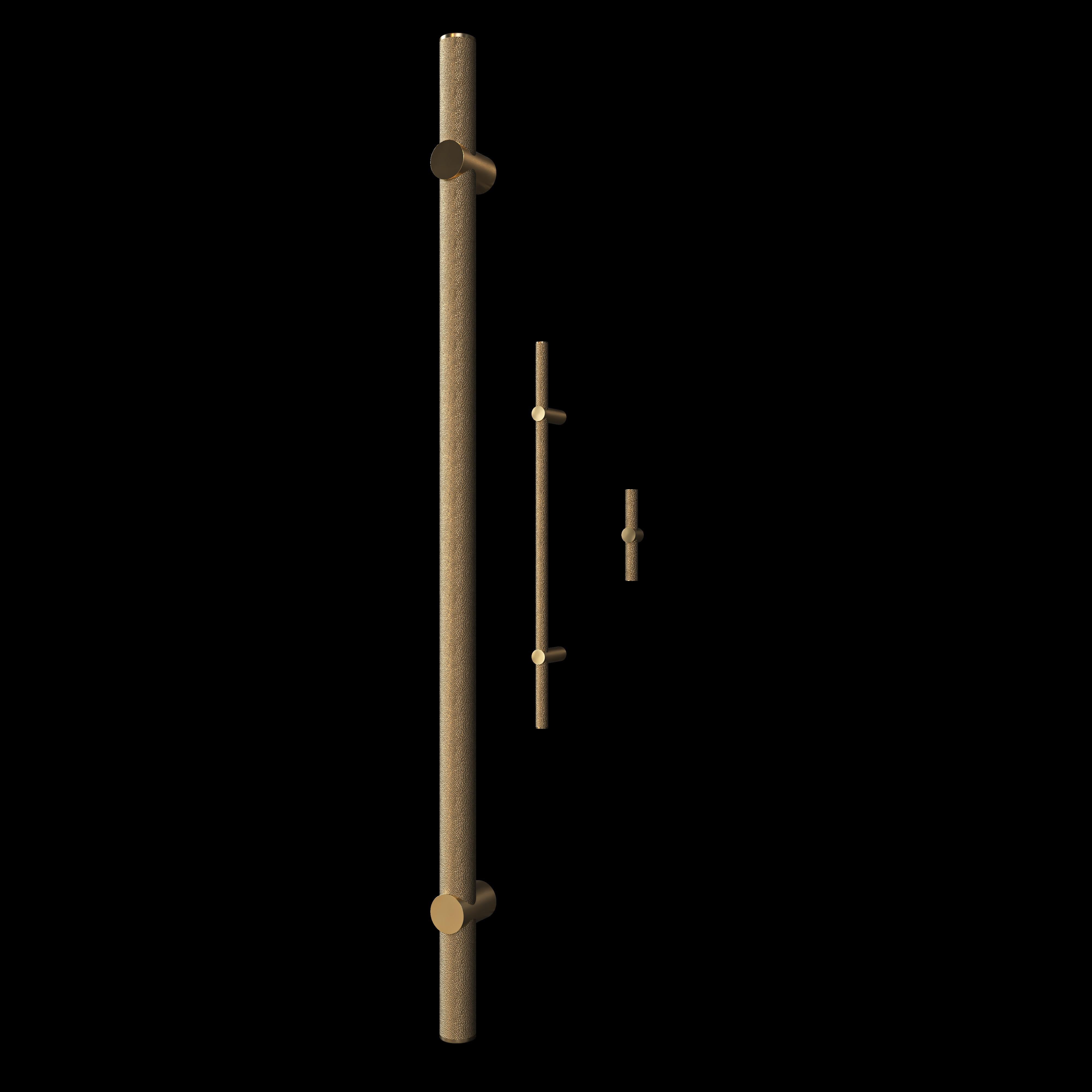 Moroccan Hammered brass door pull with shagreen effect  Length 70 cm Art Deco collection For Sale