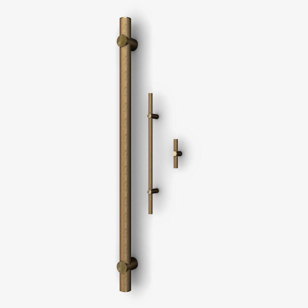 Hammered brass door pull with shagreen effect  Length 70 cm Art Deco collection In New Condition For Sale In Marrakech, MA