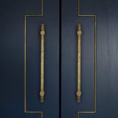 Tirador de puerta de latón martillado con efecto shagreen - Longitud 70 cm
