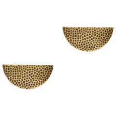 Tirador de cajón de latón martillado. Semicircular Ø 12 cm