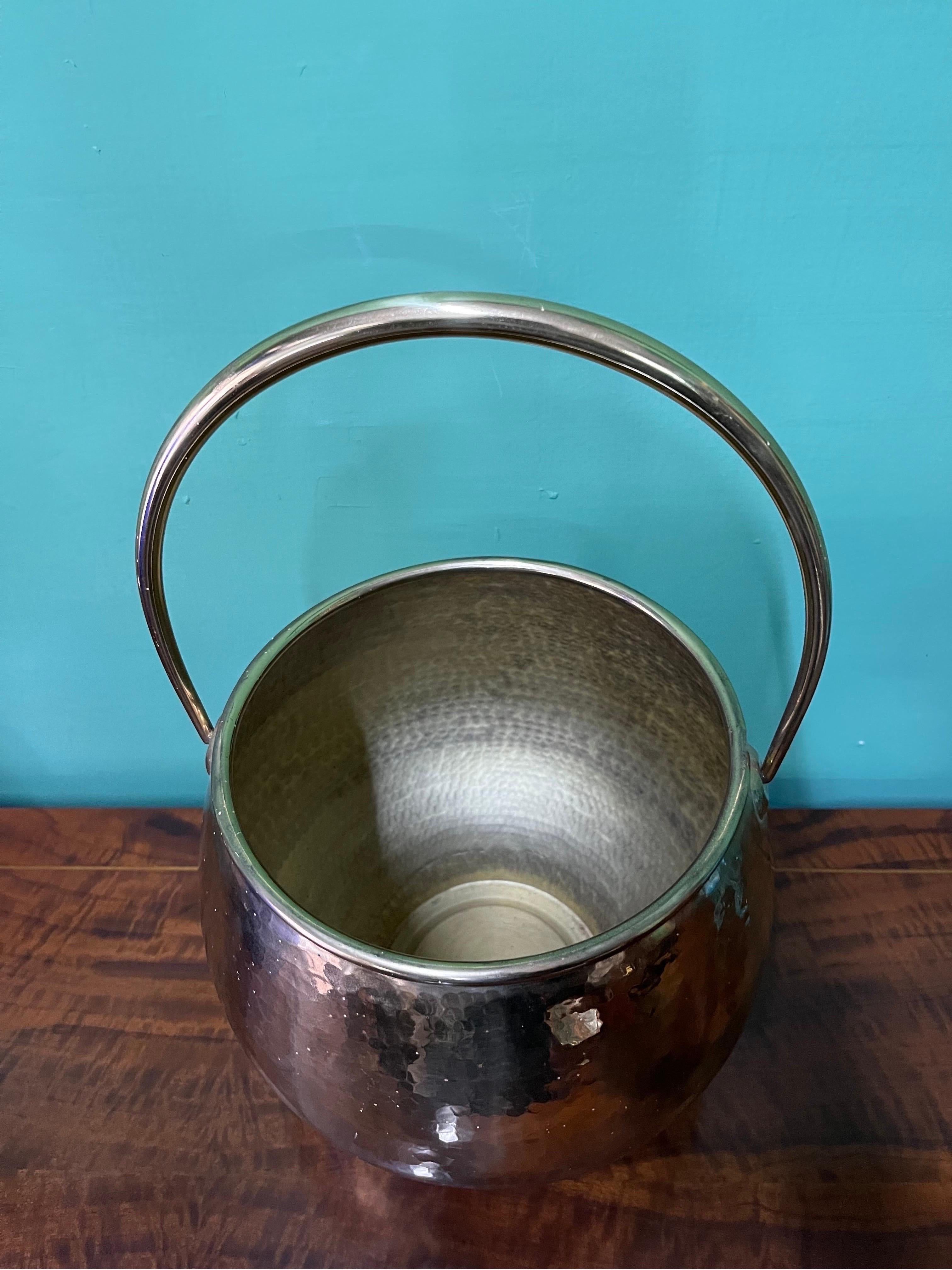 Hammered Brass Drink Holder Basket from the 1950s For Sale 3