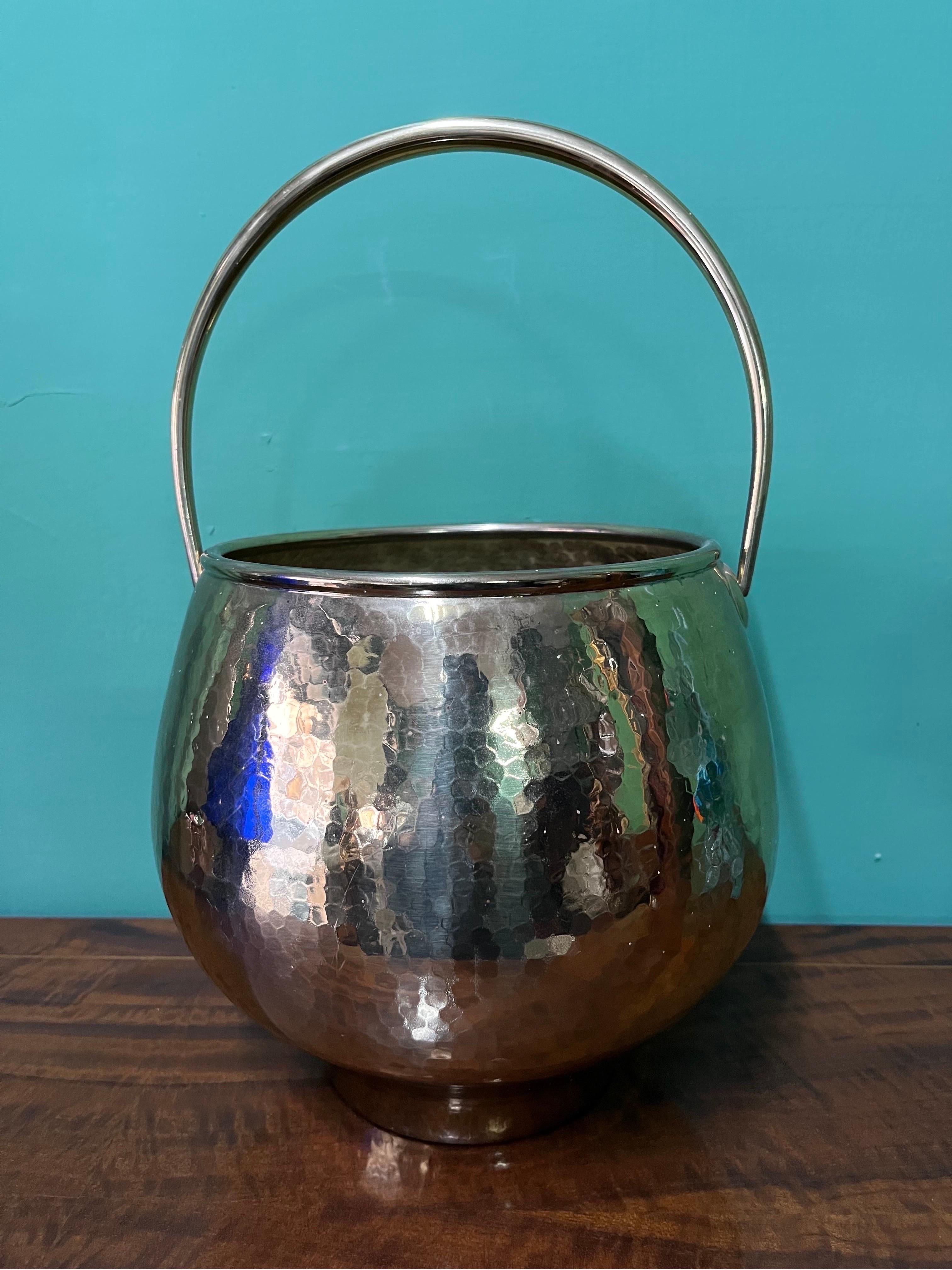 Hammered Brass Drink Holder Basket from the 1950s For Sale 5