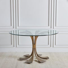 Table de salle à manger en laiton martelé et verre de Luciano Frigerio, Italie, années 1960