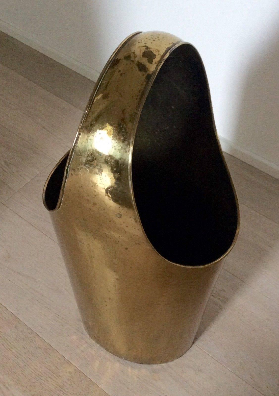 Hammered Brass Italian Umbrella Stand In Good Condition For Sale In Los Angeles, CA