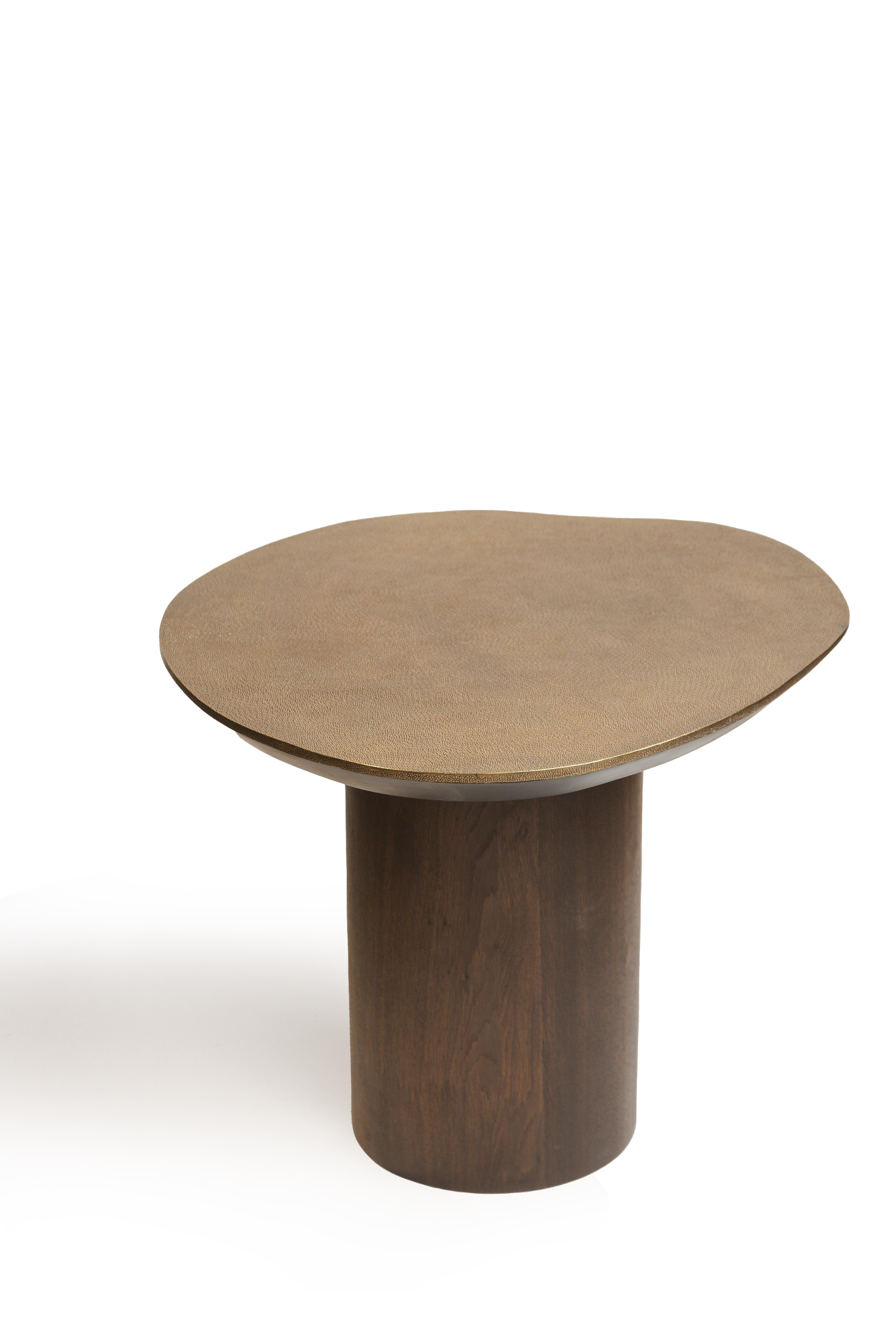 Hammered brass side table – textured decorative table (L60cm x L70 cm x H 48 cm) For Sale 1