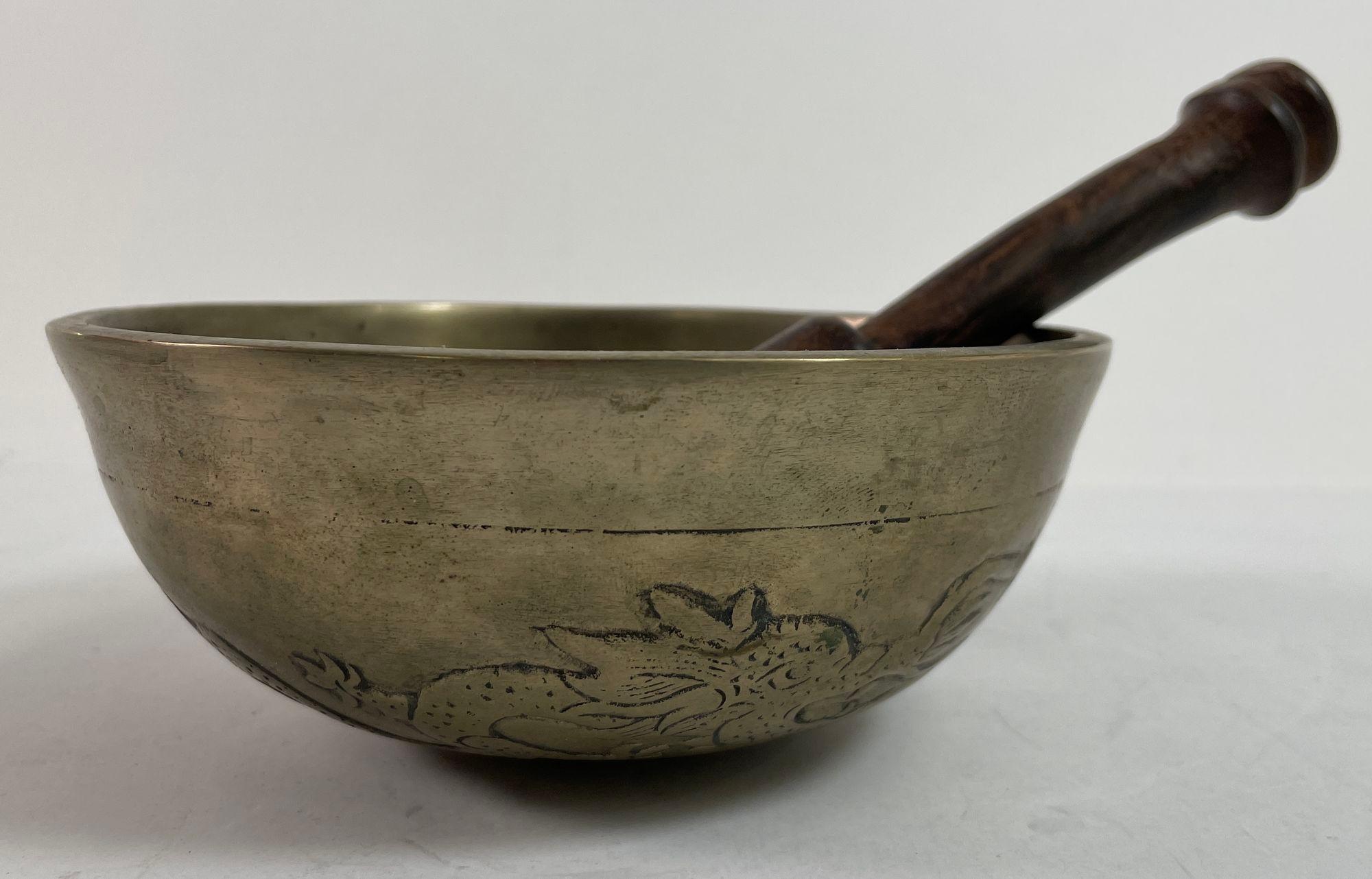 Hammered Brass Singing Bowl with Dragons Nepal 1950s.
Asian Chinese Bronze Vessel Dragon Bowl.
Featuring magnificent pictorials of 2 dragons in raised low relief around the vessel.
A special piece so collectible.
Made from bronze, a good heavy