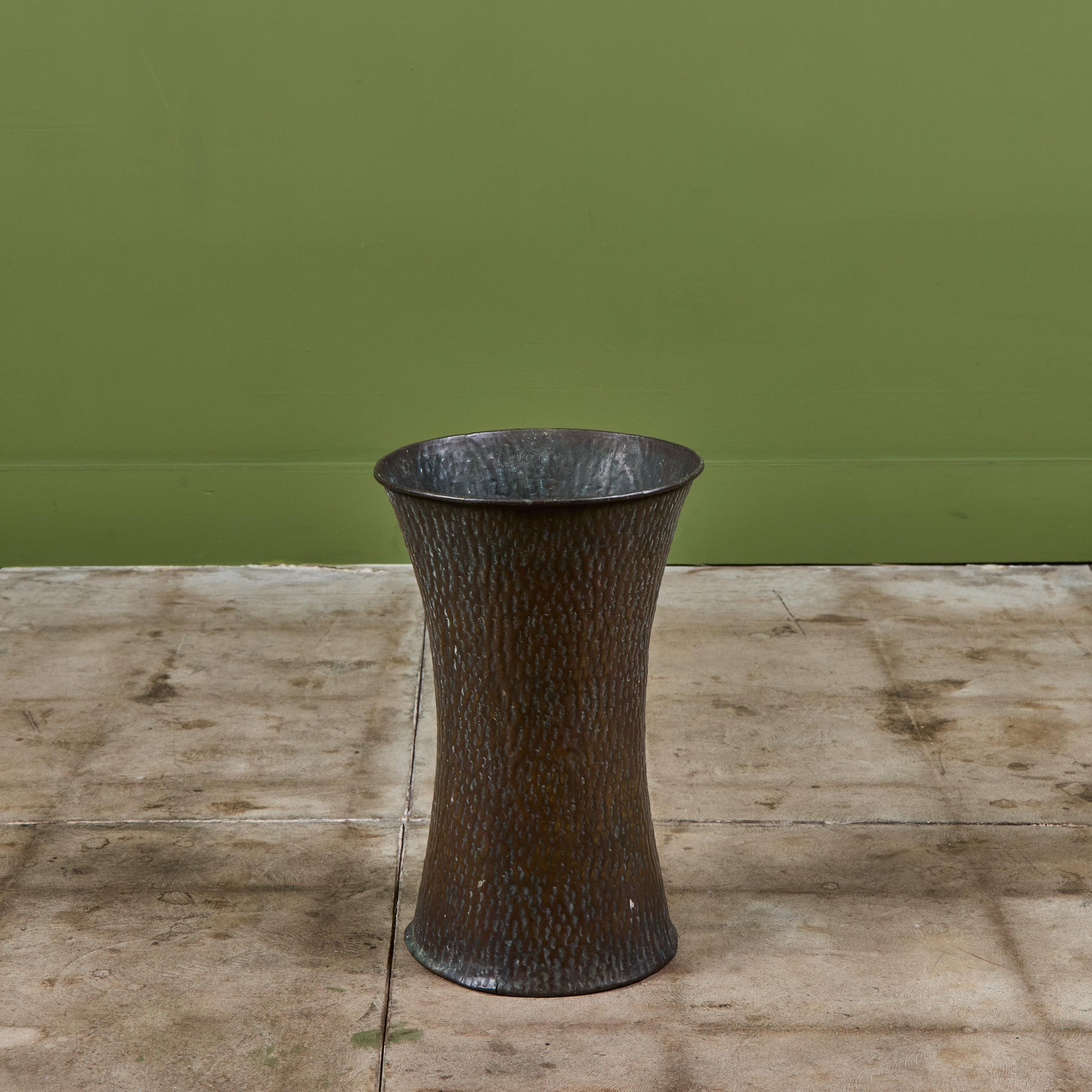 Martelé Stand Umbrella en laiton Hammer en vente