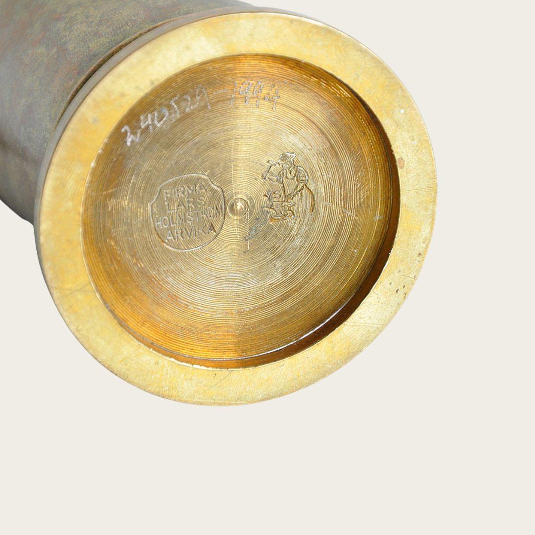 Vaso in ottone martellato di Lars Holmström per Arvika In condizioni buone in vendita a Brooklyn, NY