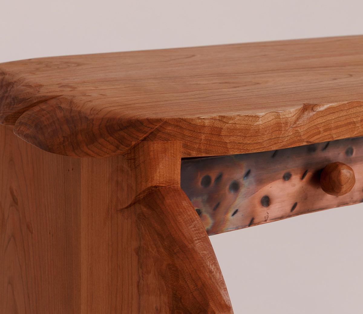 Consola Reno de cobre martillado y cerezo con tiradores circulares de cerezo by Luke Malaney en venta 4