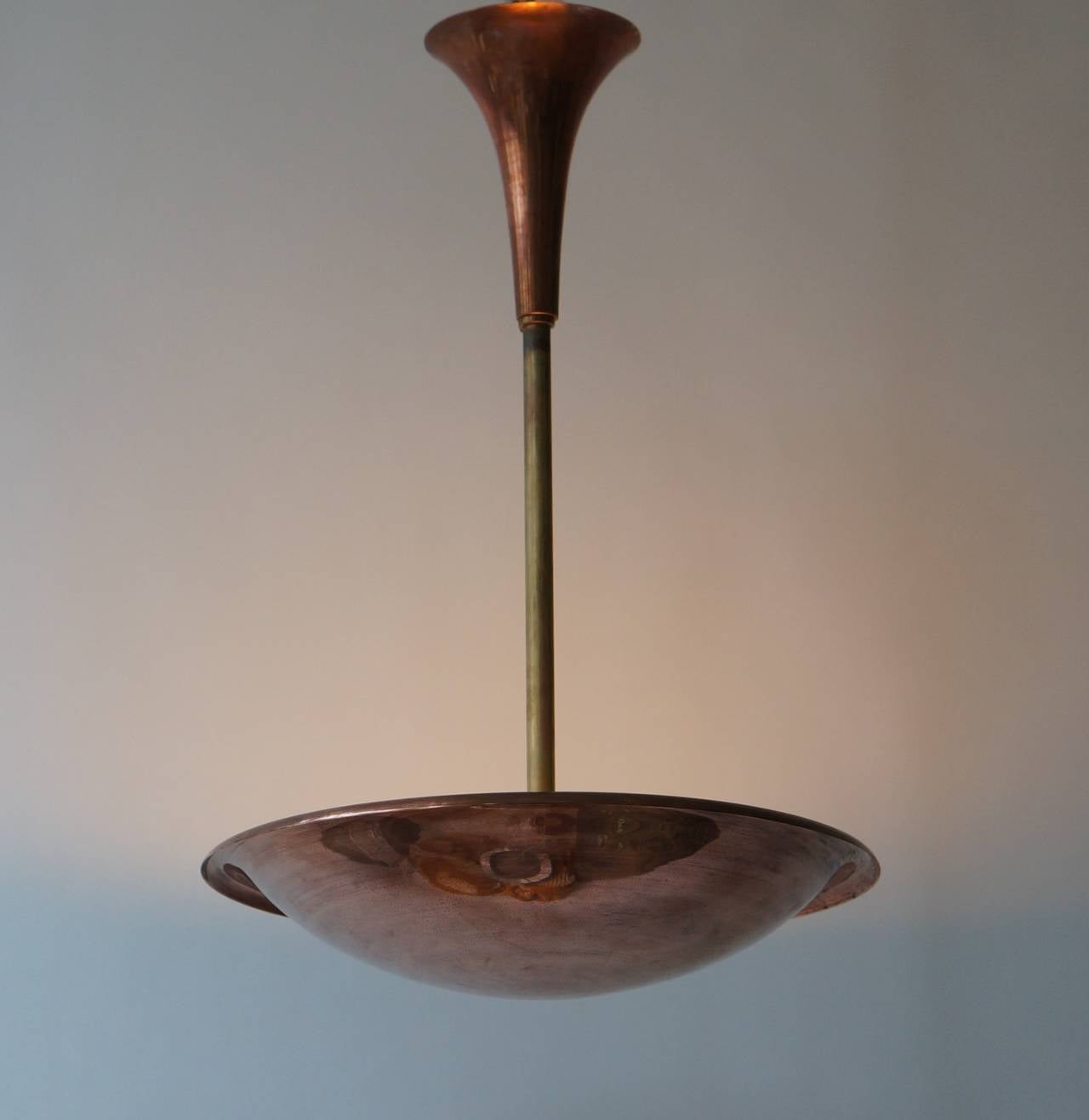 Elegant French copper Art Deco ceiling lamp.
Measures: Diameter 34 cm.
Height 65 cm.