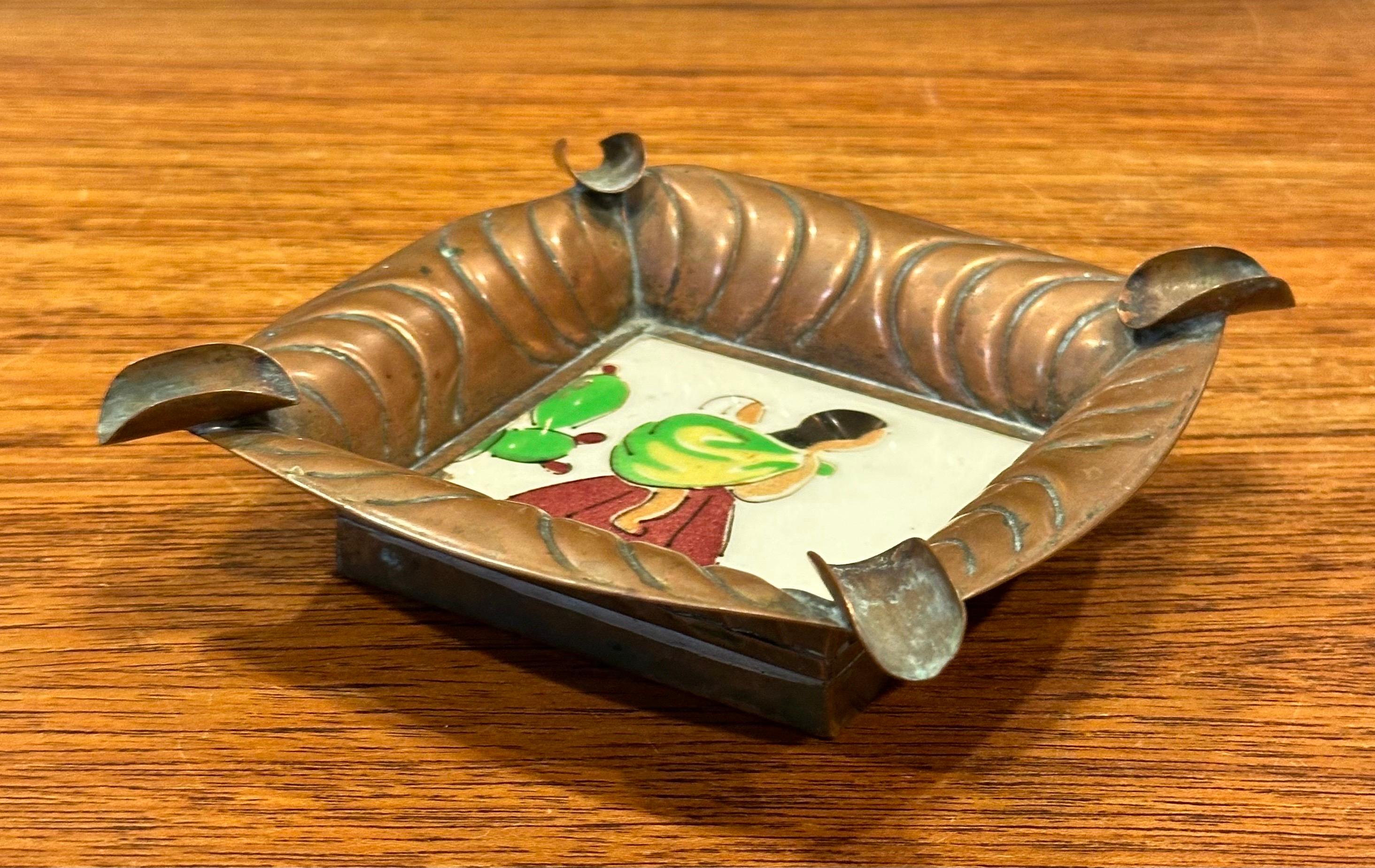 Cenicero de Arte Popular Mexicano de Cobre Martillado y Azulejos de Cerámica en venta 1