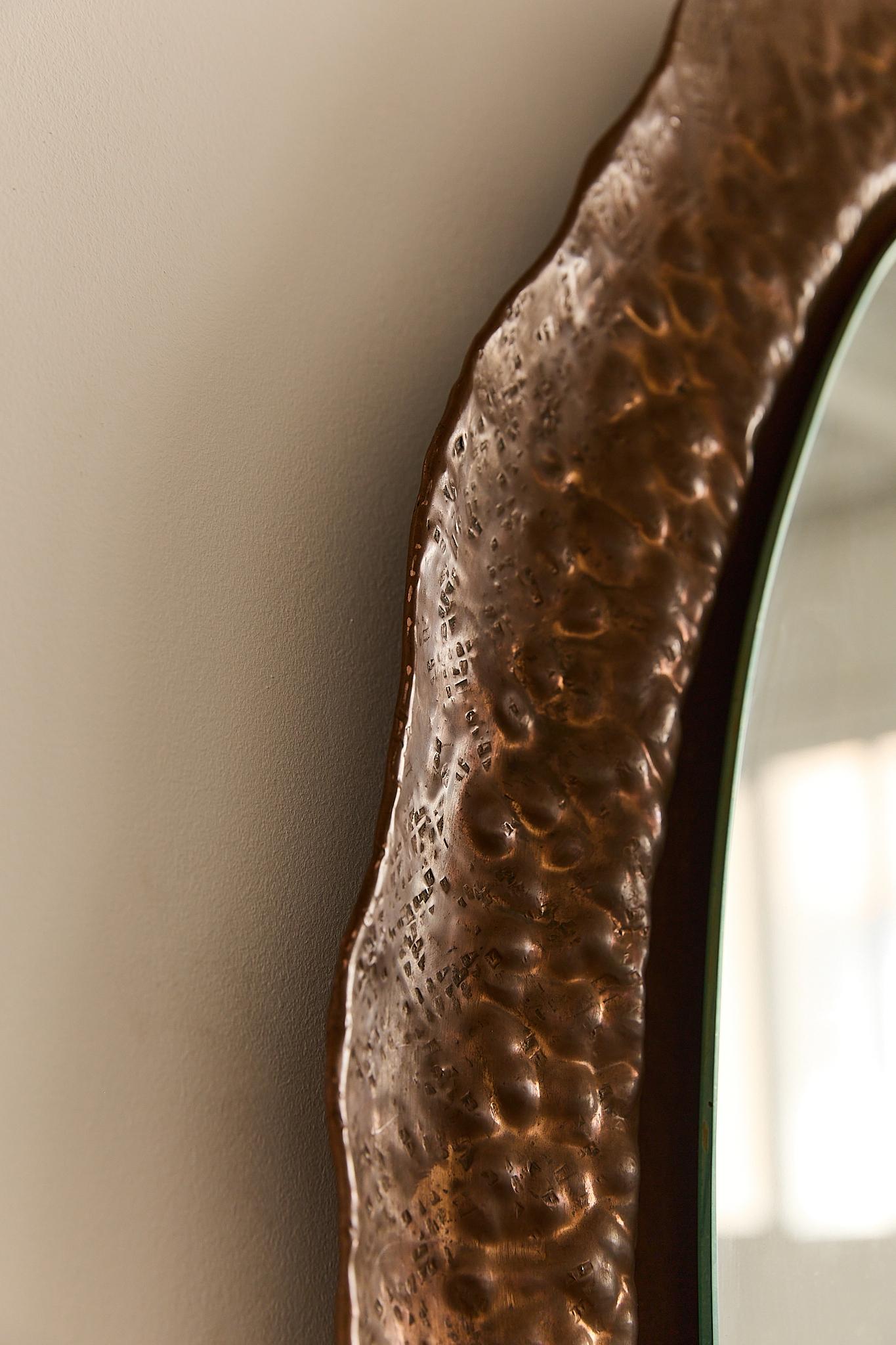 Hammered Copper Mirror Angelo Bragalini (Kupfer) im Angebot