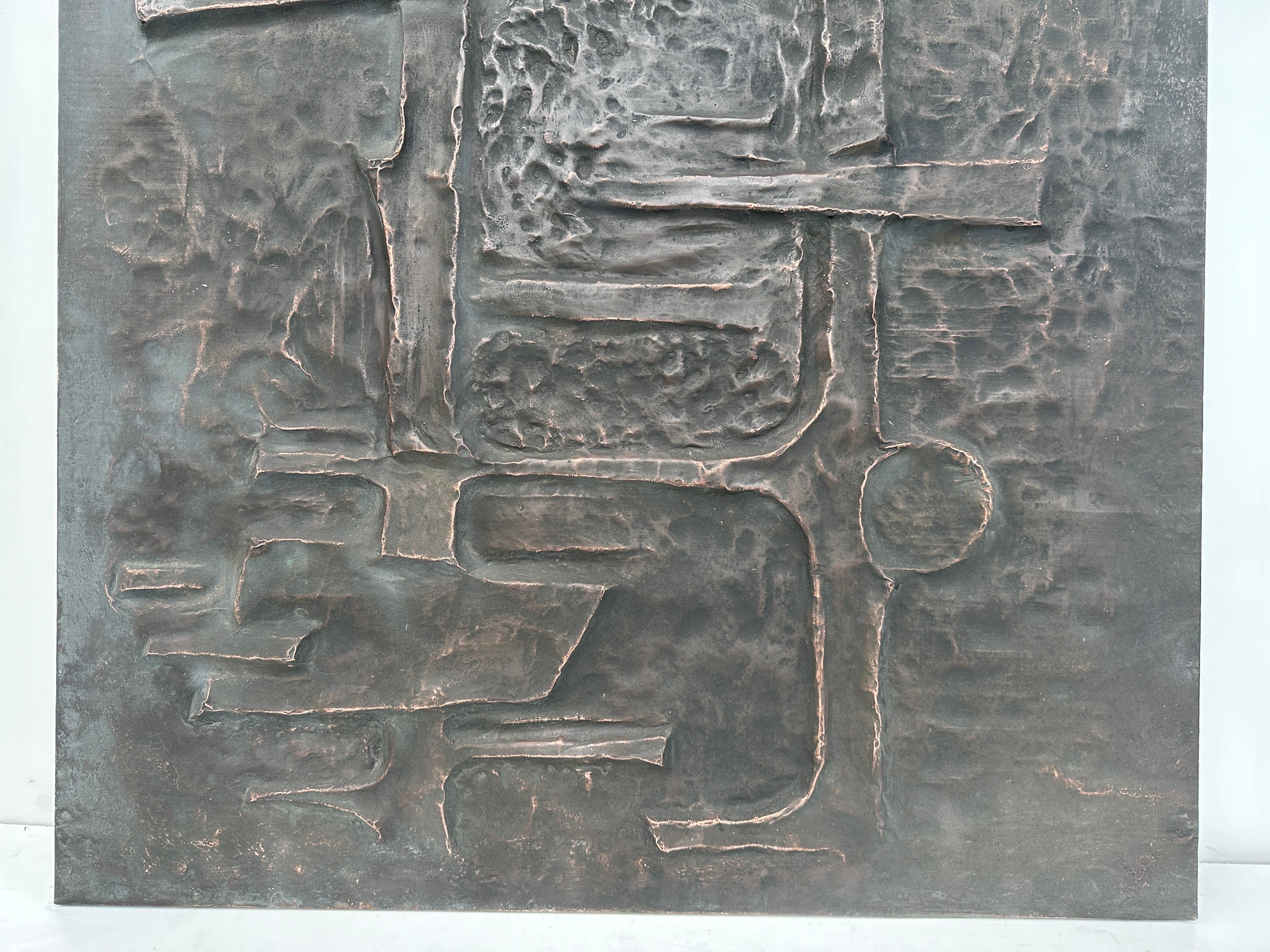 Panneau de porte brutaliste en cuivre repoussé Hammer  Bon état à North Hollywood, CA