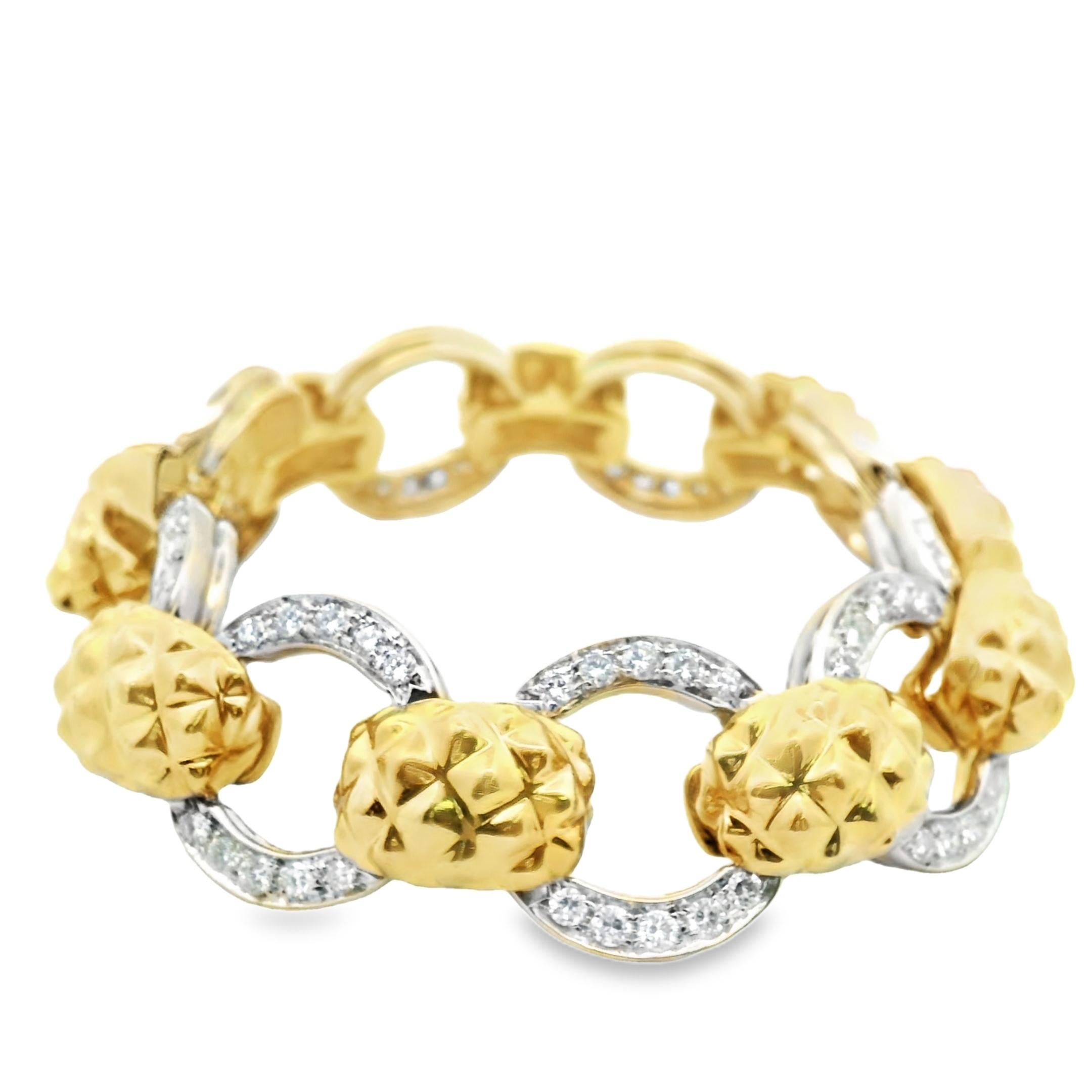 Moderne Bracelet à maillons martelés en or massif 18K du milieu du siècle, 5,50 carats de diamants blancs en vente