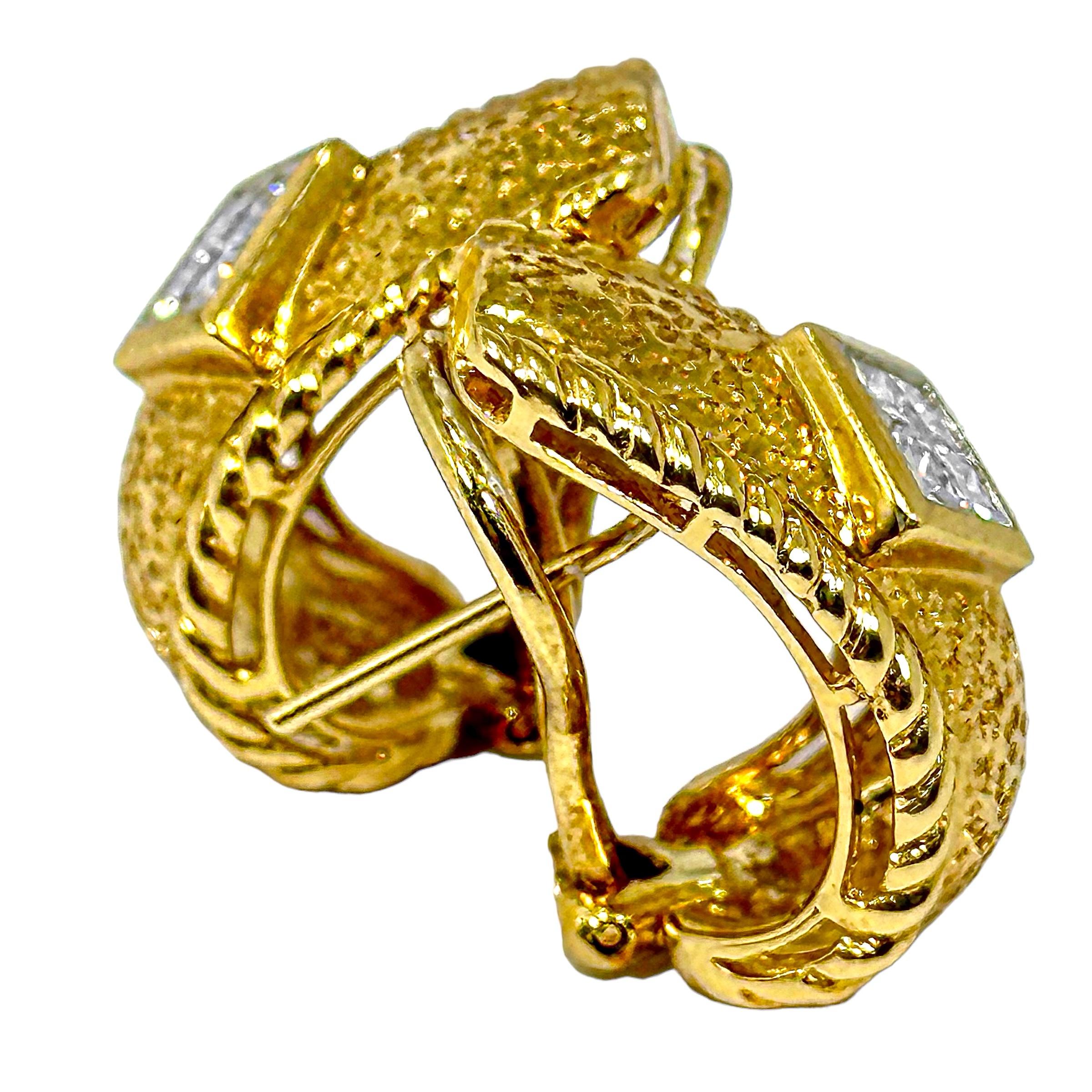 Hammered Finish 18K Yellow Gold J Hoop Earrings with Princess Cut Diamonds In Good Condition For Sale In Palm Beach, FL