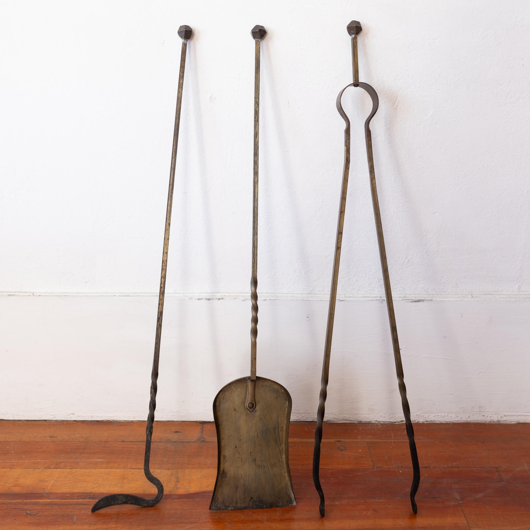 Set di utensili per caminetto in bronzo forgiato martellato in vendita 6