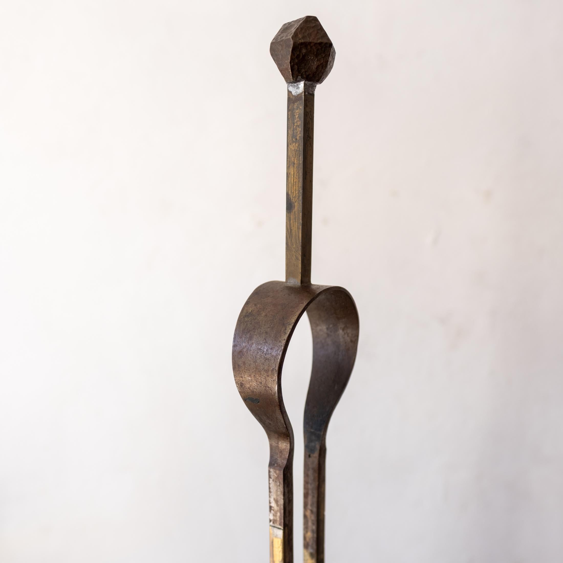 Set di utensili per caminetto in bronzo forgiato martellato in vendita 10
