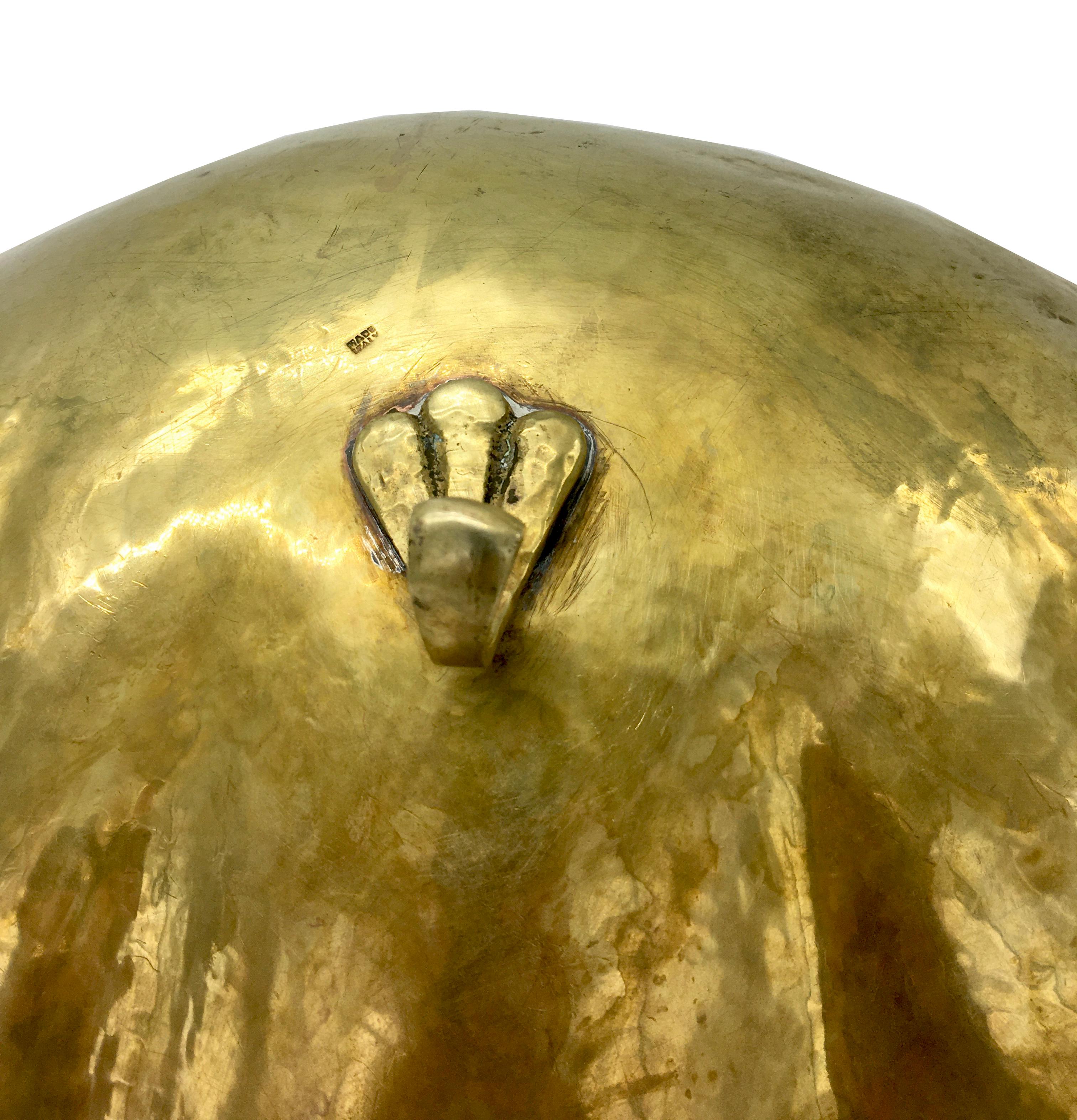 Hammered Gilt Brass Three-Legged Shell Bowl, Italy 1970s In Good Condition In Naples, IT