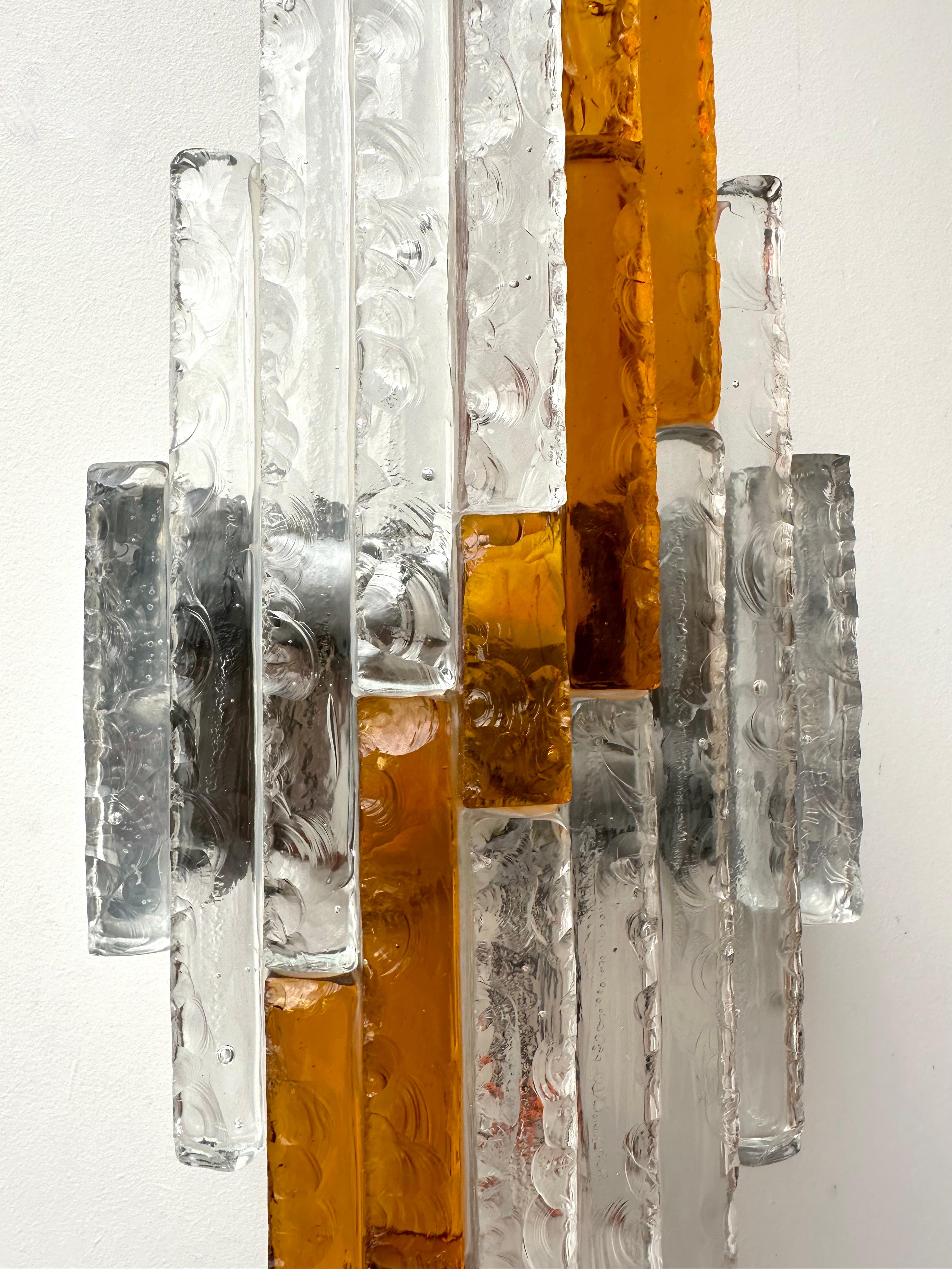 Wandleuchter aus gehämmertem Glas und Metall von Poliarte, Italien, 1970er (Ende des 20. Jahrhunderts) im Angebot