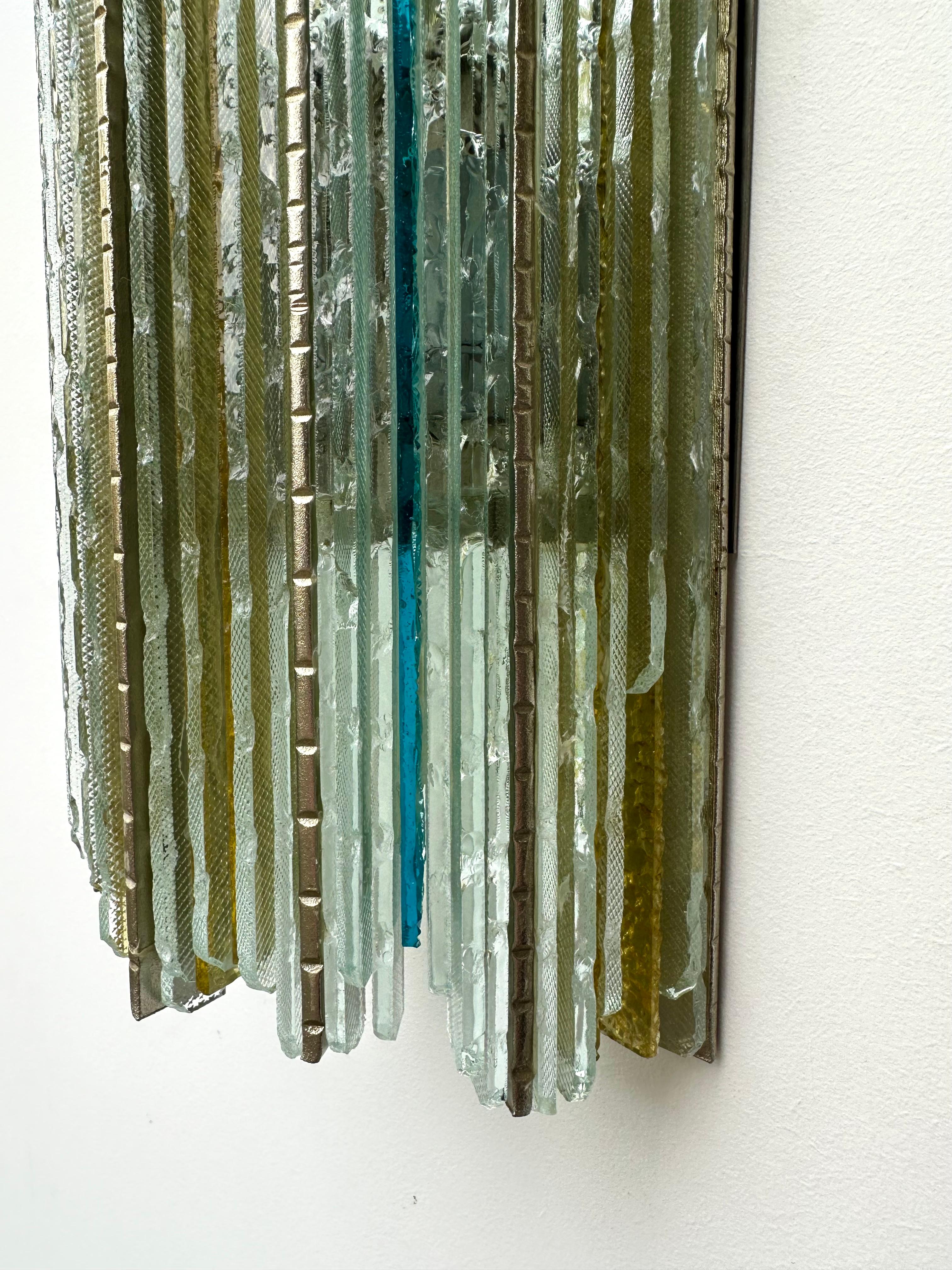 Schmiedeeiserner Wandleuchter aus gehämmertem Glas von Biancardi Jordan, Italien, 1970er Jahre (Vergoldet) im Angebot