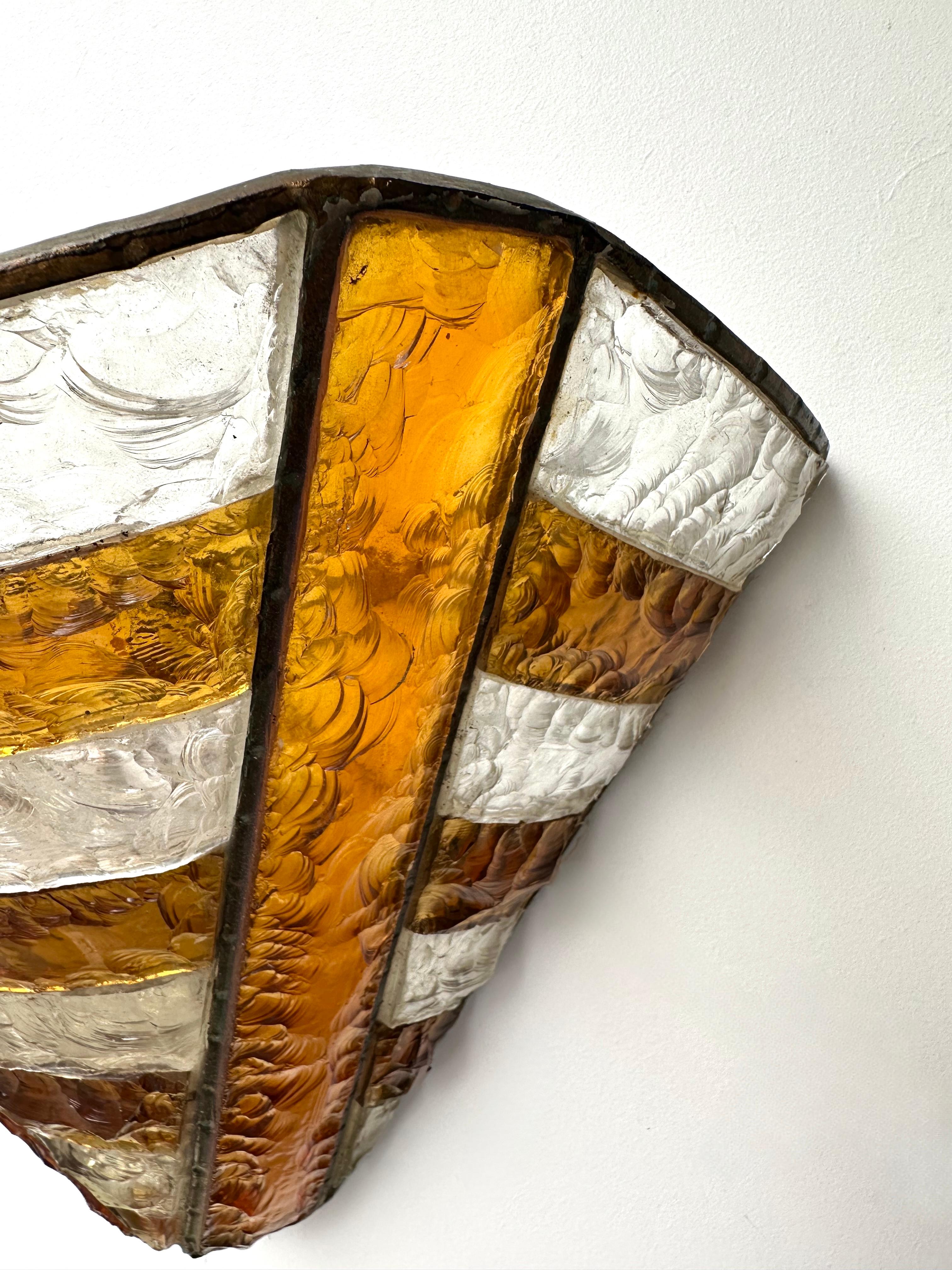 Lámpara de hierro forjado con vidrio martillado de Longobard, Italia, años 70 en venta 2