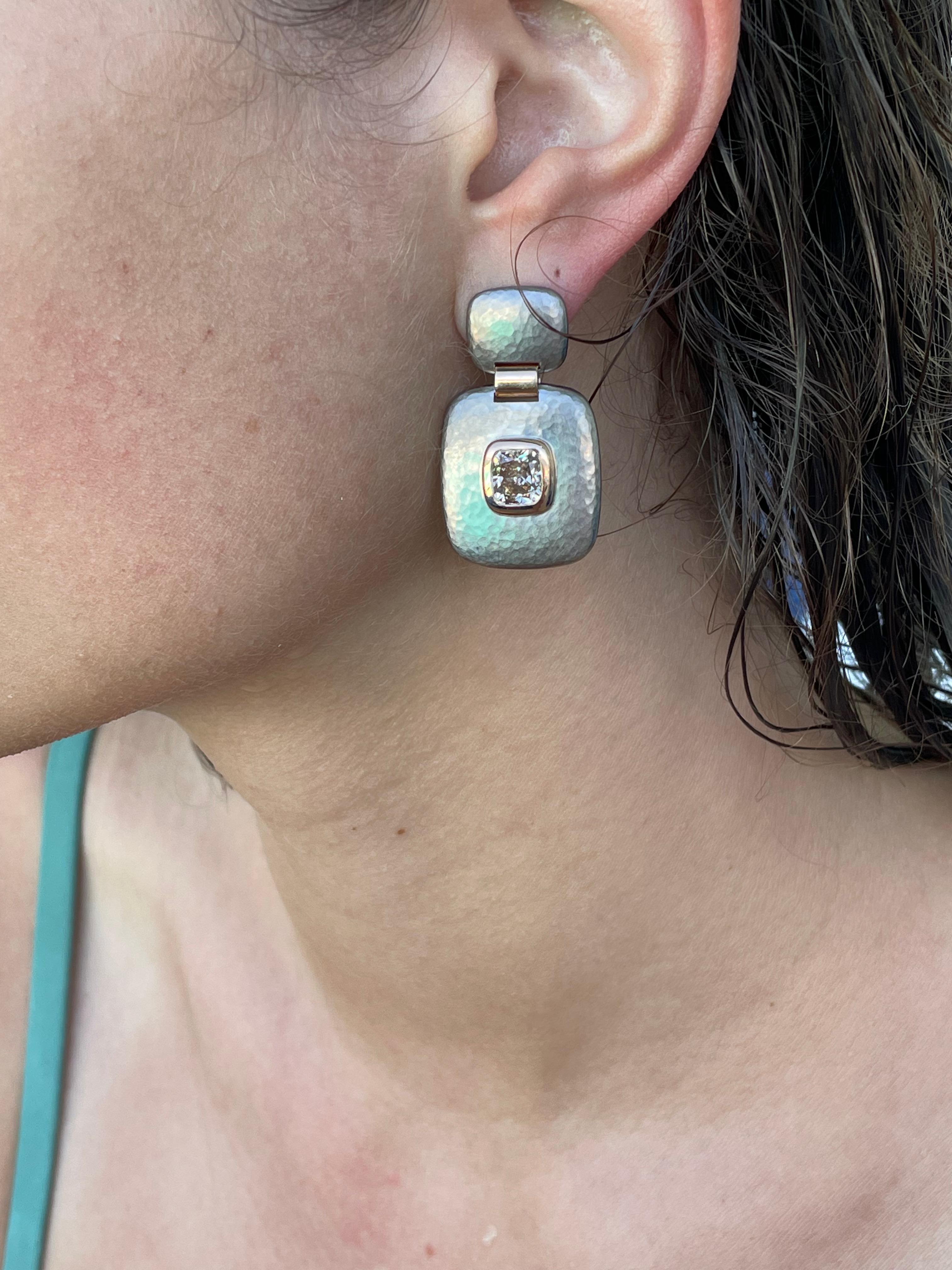 Contemporary Hammered Gold Earrings, 18k White and Rose Gold, Cushion Cut Diamonds 4.18 Carat For Sale