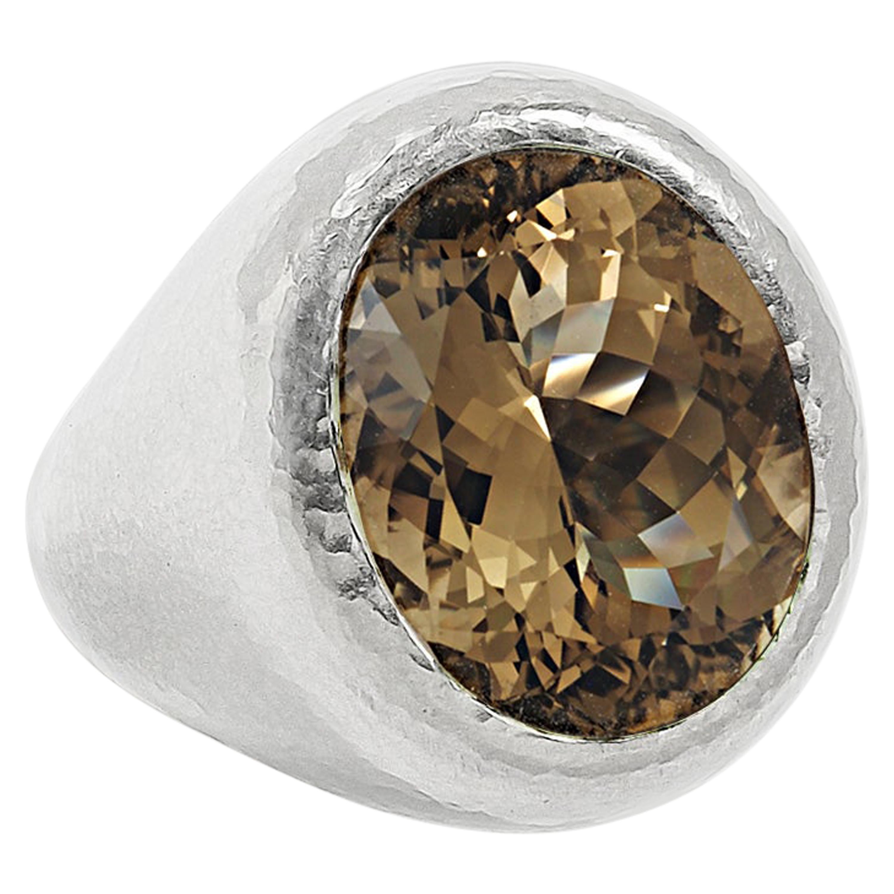 Hammered Gold Ring in 18 Carat Hammered White Gold, 1 Smoky Quartz 13.01 Carat For Sale