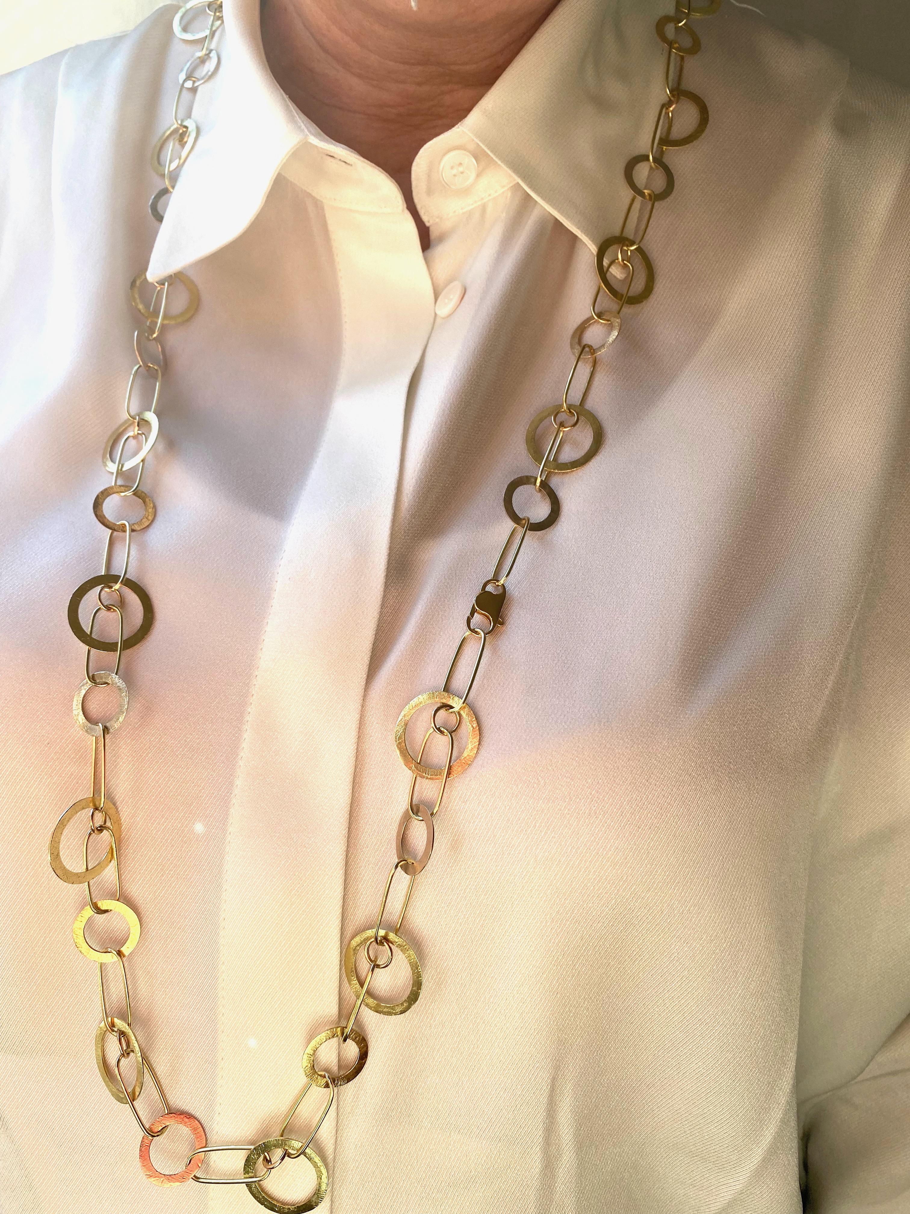Hammered Handcrafted 18K Yellow Gold Link Chain Necklace Made in Italy For Sale 9