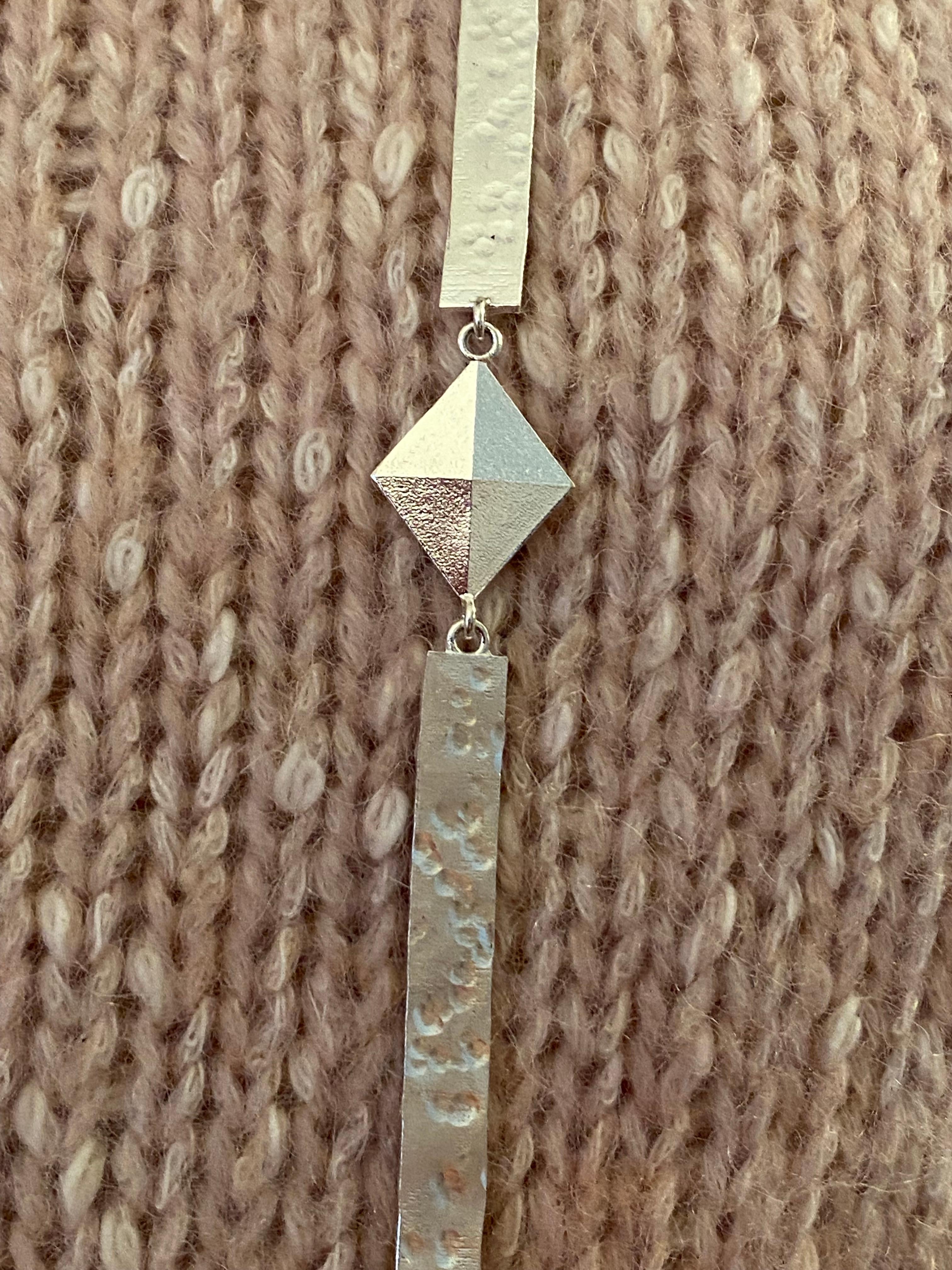 da uomo o donna Collana a catena in argento Sterling White Rhodium, unica e martellata, realizzata a mano. in vendita