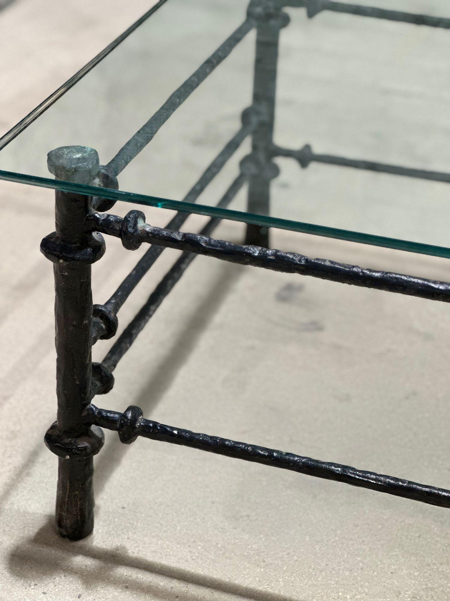 Fin du 20e siècle Table basse en fer martelé à la manière de Diego Giacometti, France 1980 en vente