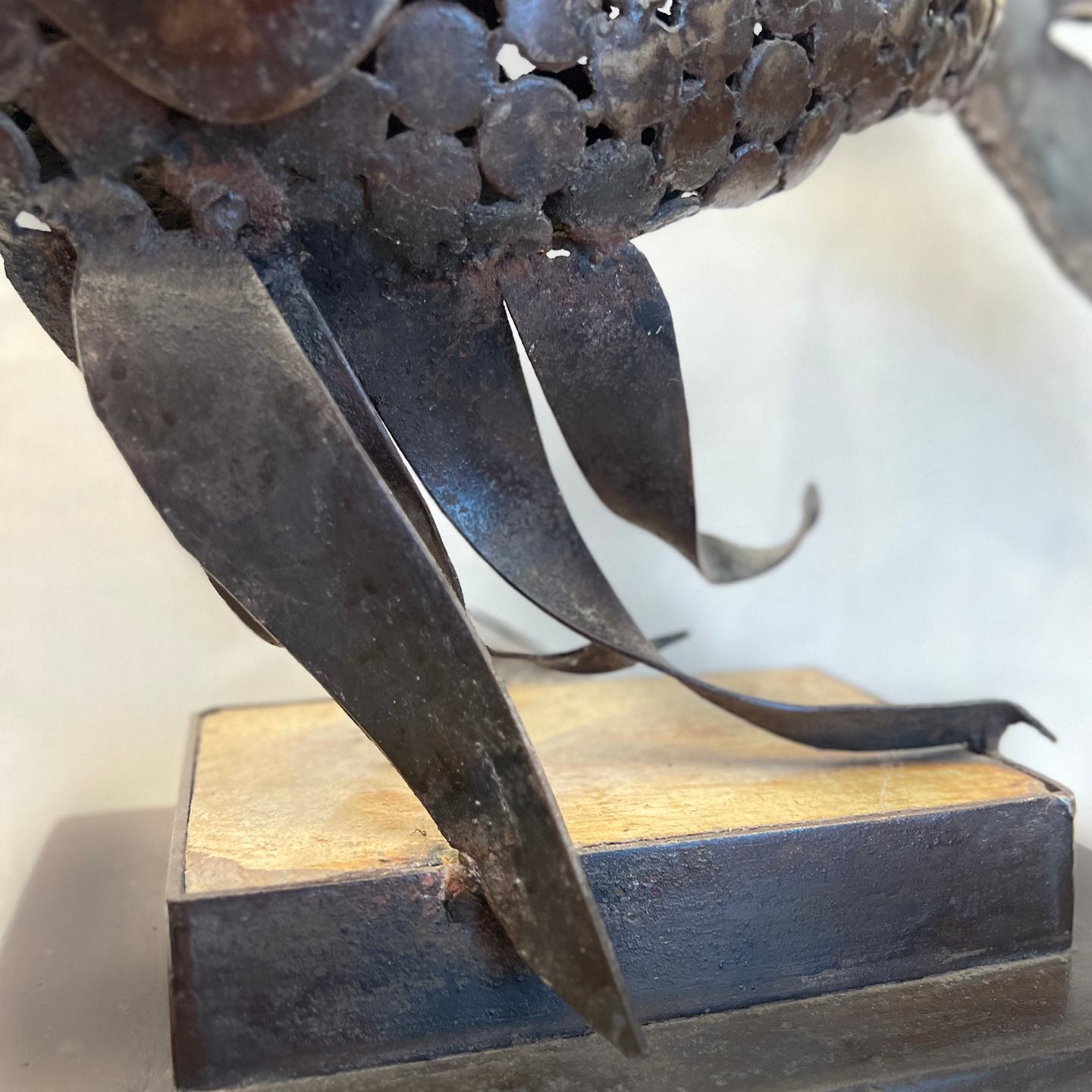 Fisch-Skulptur aus gehämmertem Eisen (Gehämmert) im Angebot