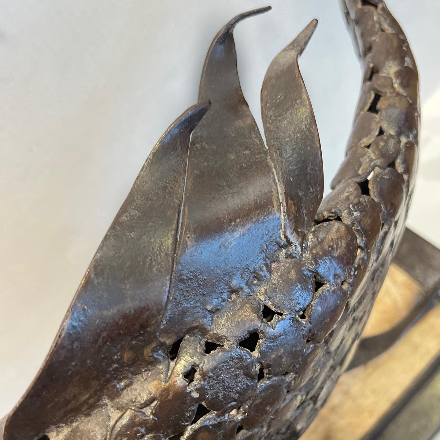 Fisch-Skulptur aus gehämmertem Eisen im Zustand „Gut“ im Angebot in New York, NY