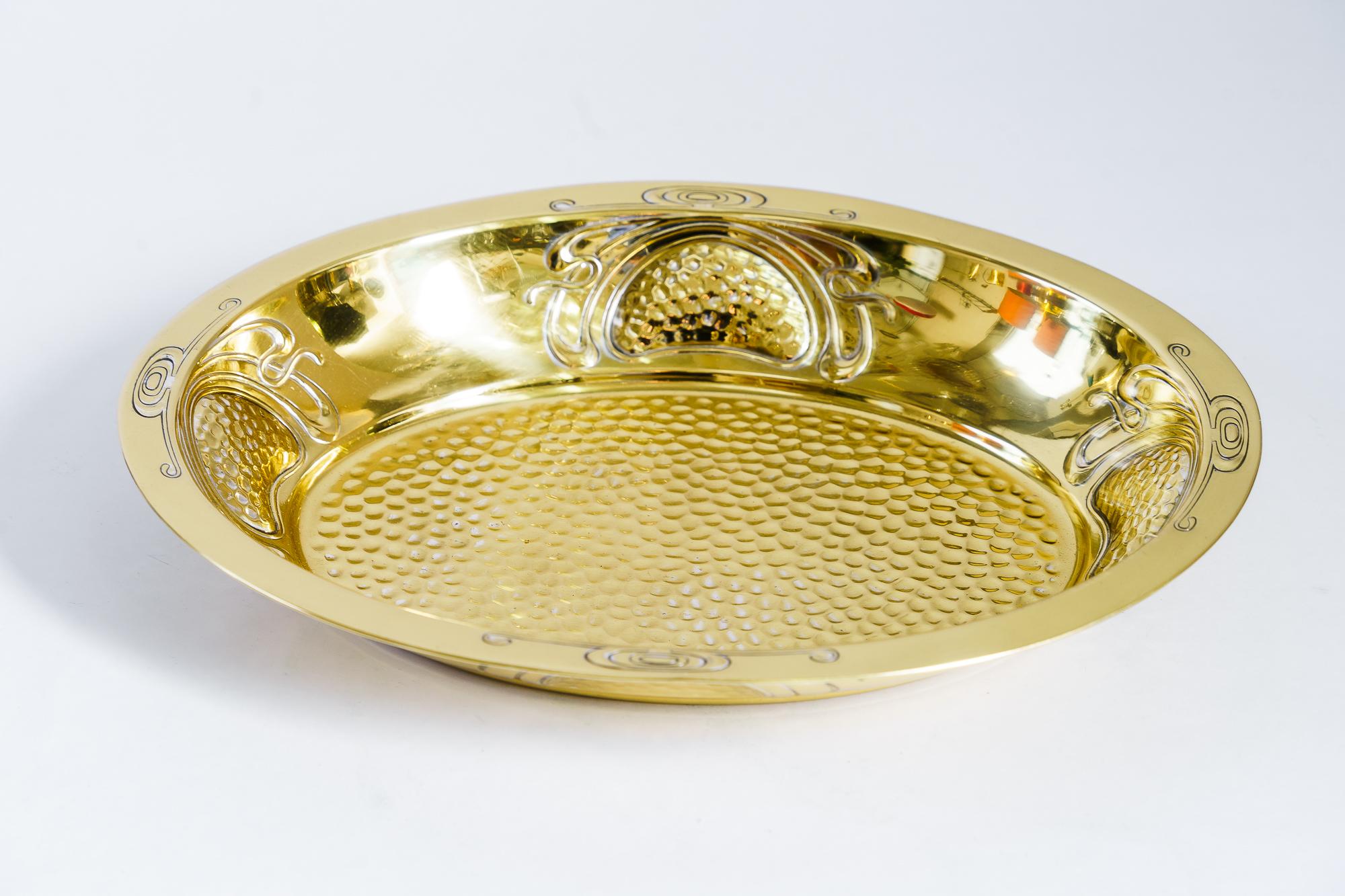 Hammered Jugendstil fruit bowl vienna around 1910s
Brass polished and stove enameled
