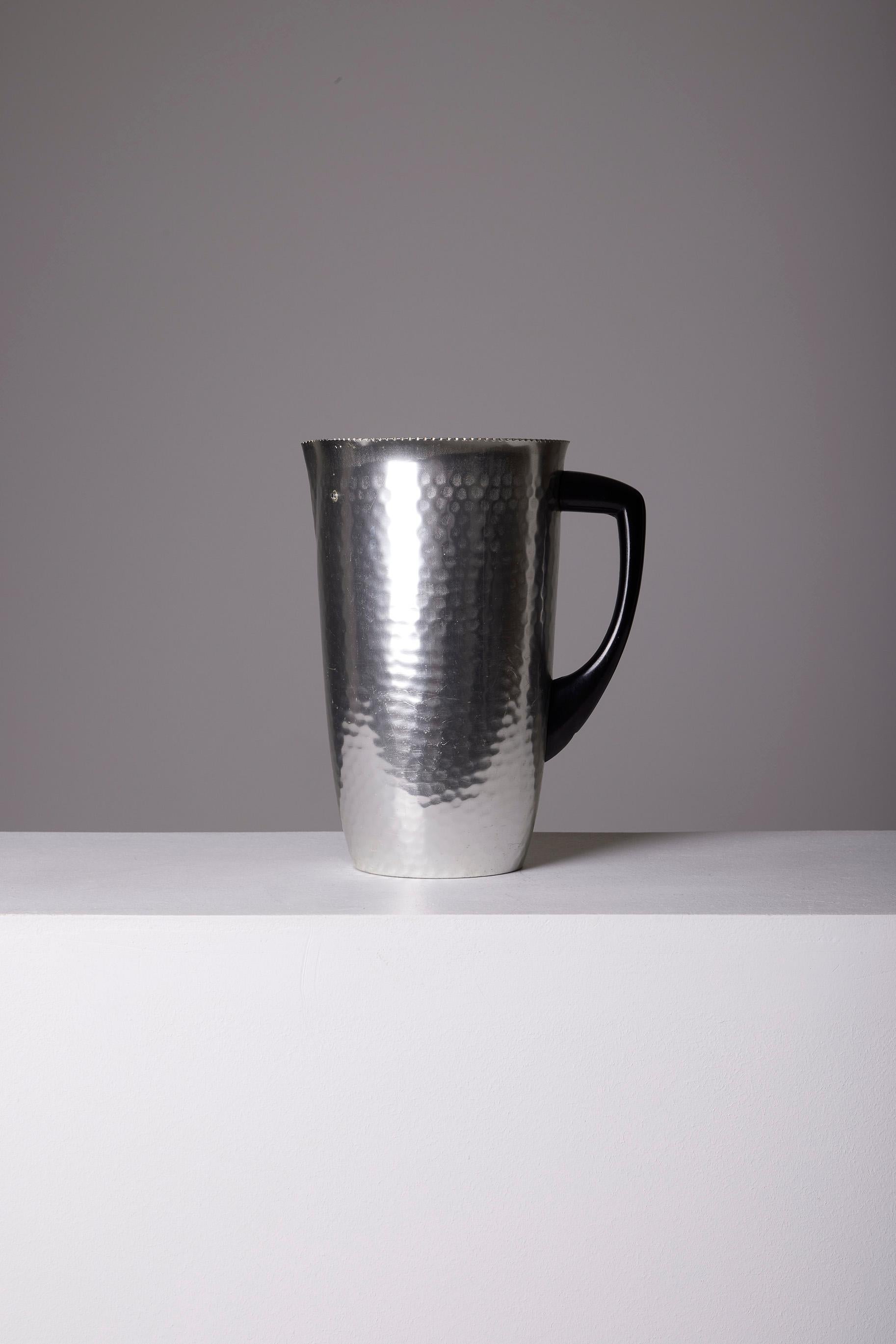 Hammered metal pitcher with black handle, 1980s. In perfect condition.
LP2700