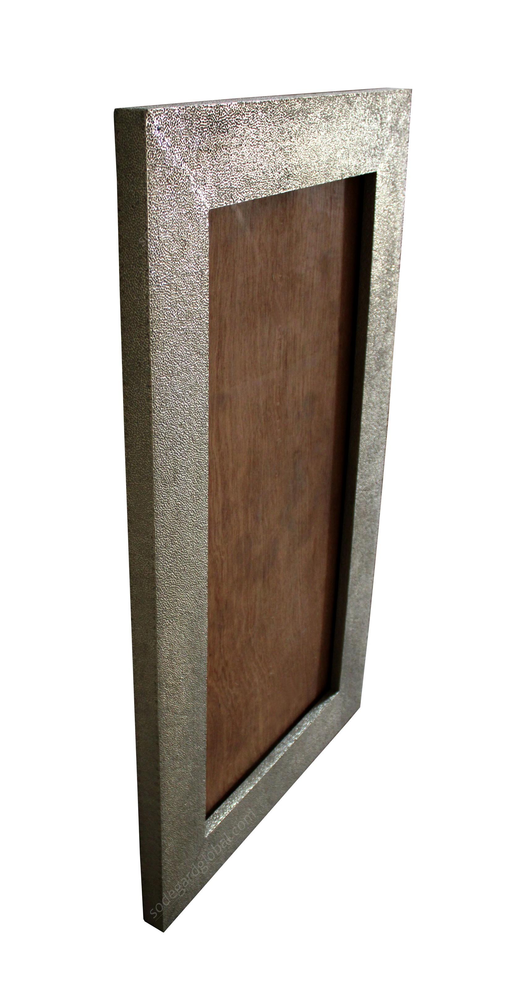 Available sizes: 26” x 1” x 34” H
 
A simple rectangular mirror frame. The metal sheets are attached and covering the entire outside surface of the piece. The available options for metal cladding are brass, white bronze, antiqued bronze, silver and