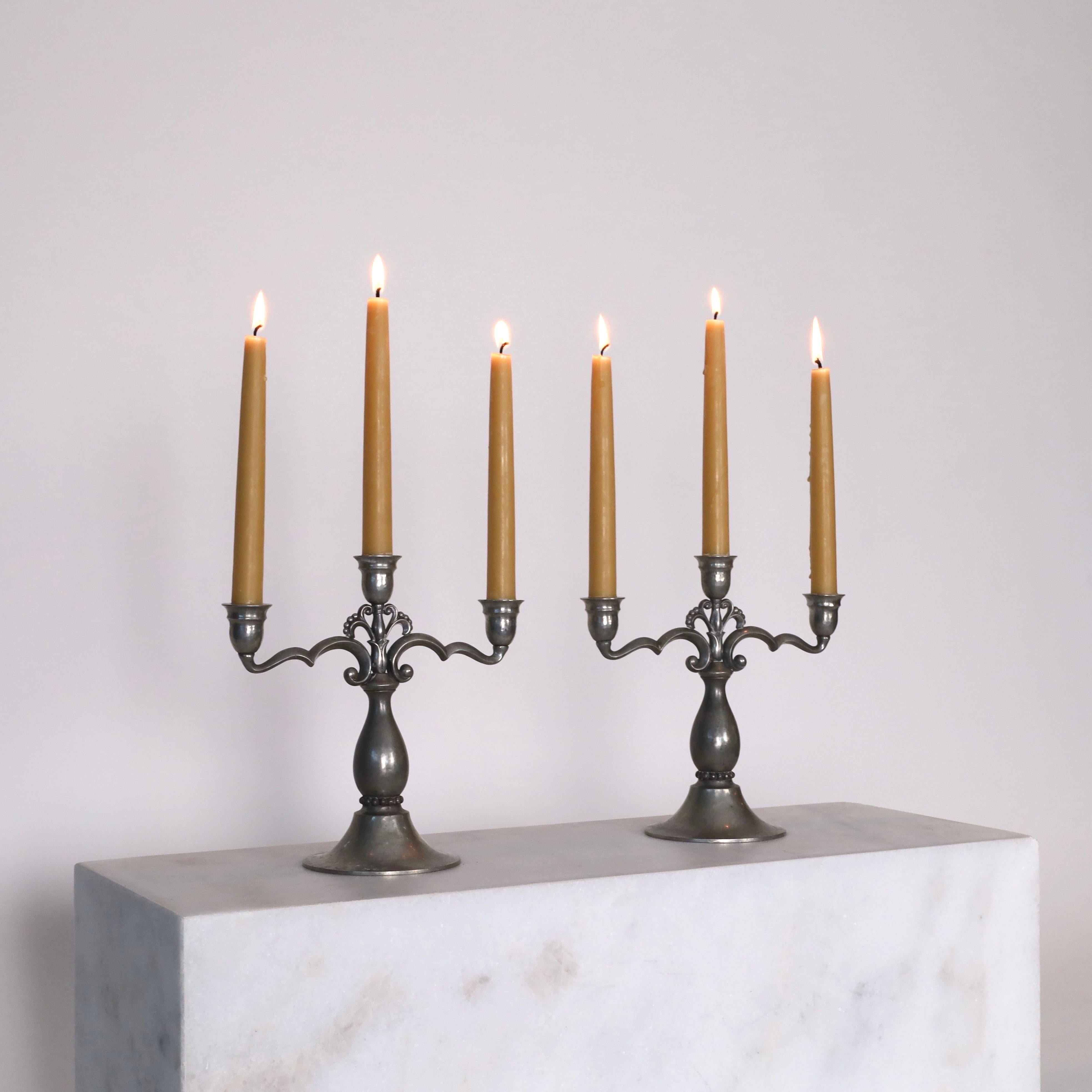 Art Déco Candelabri in peltro martellato di Just Andersen, anni '20, Danimarca in vendita