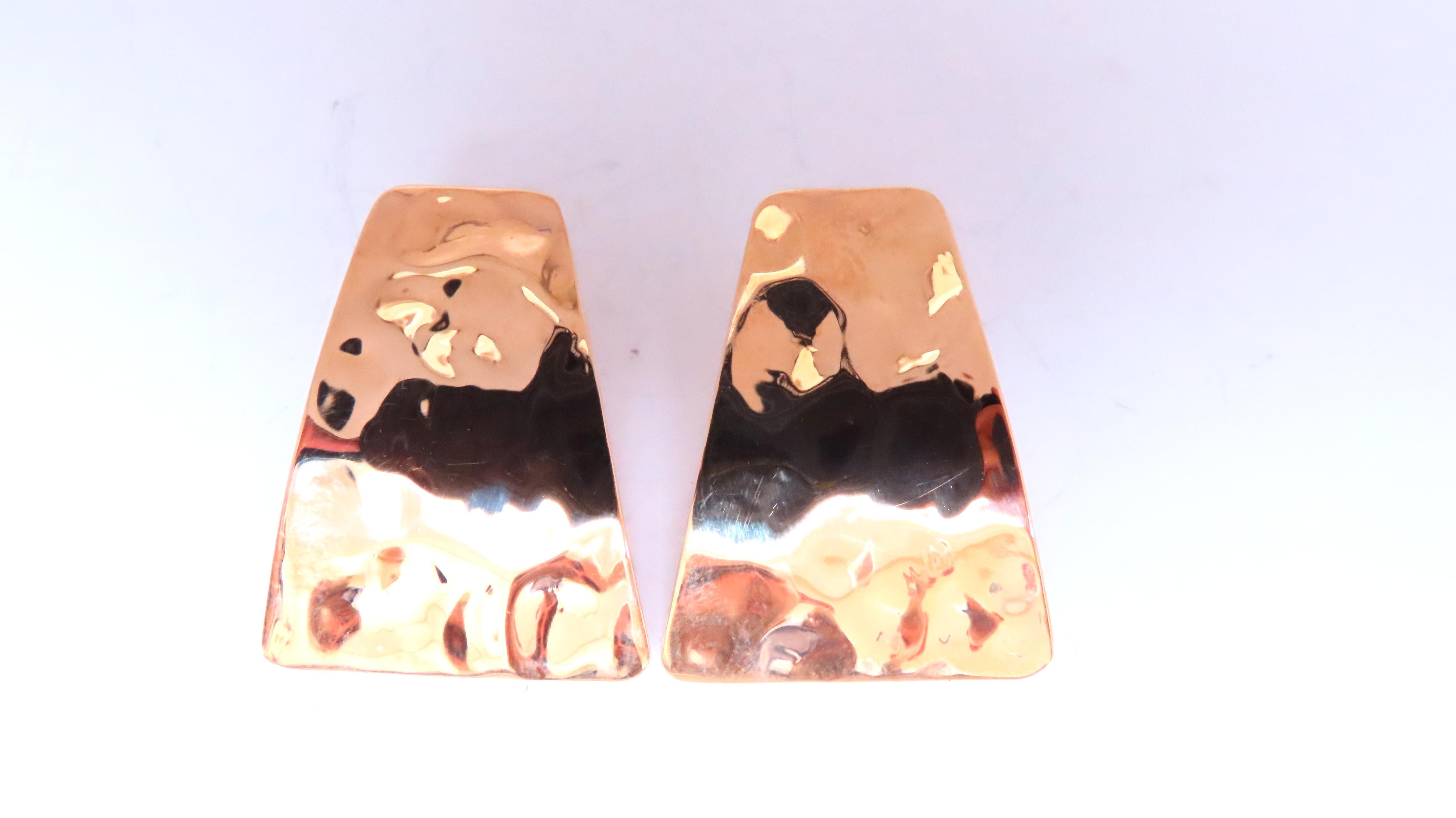 hammered plate bohemian 
26 x 24mm 14kt gold
5 grams